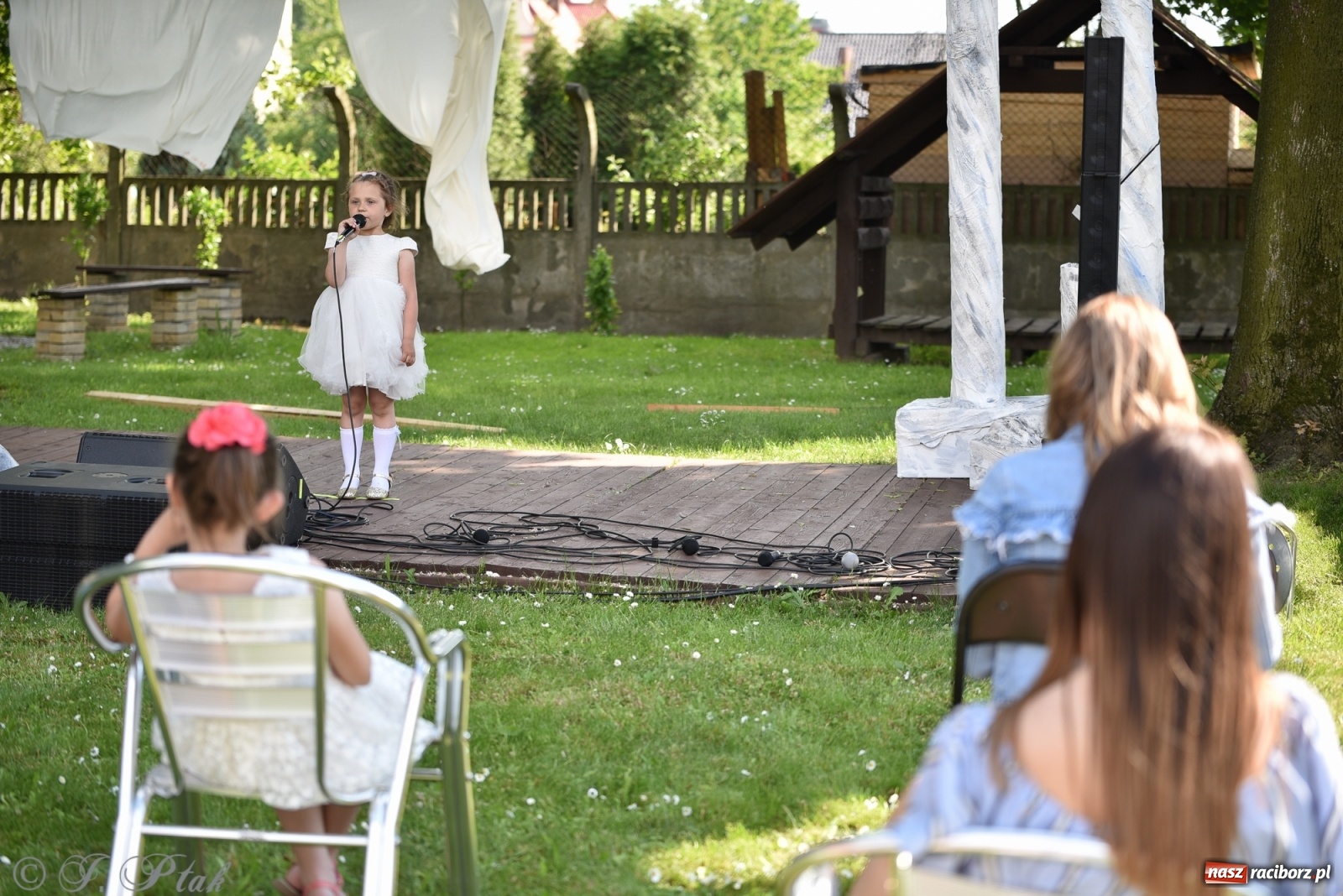 Zdjęcie w galerii na portalu naszraciborz.pl: Młodzi wokaliści studia ARS wystąpili w Ogrodach Strzechy [FOTO i WIDEO] wiadomości z regionu