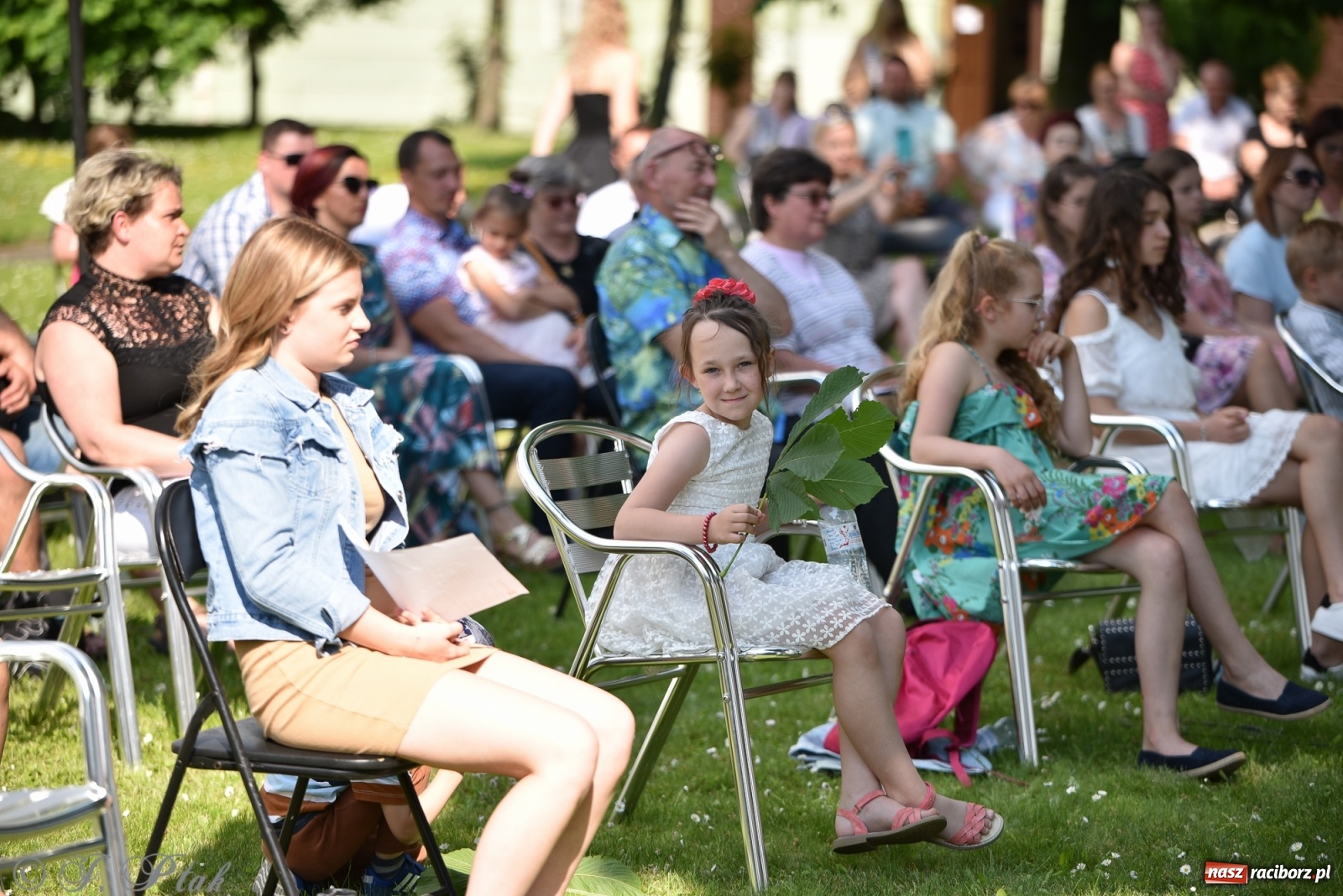 Zdjęcie w galerii na portalu naszraciborz.pl: Młodzi wokaliści studia ARS wystąpili w Ogrodach Strzechy [FOTO i WIDEO] wiadomości z regionu