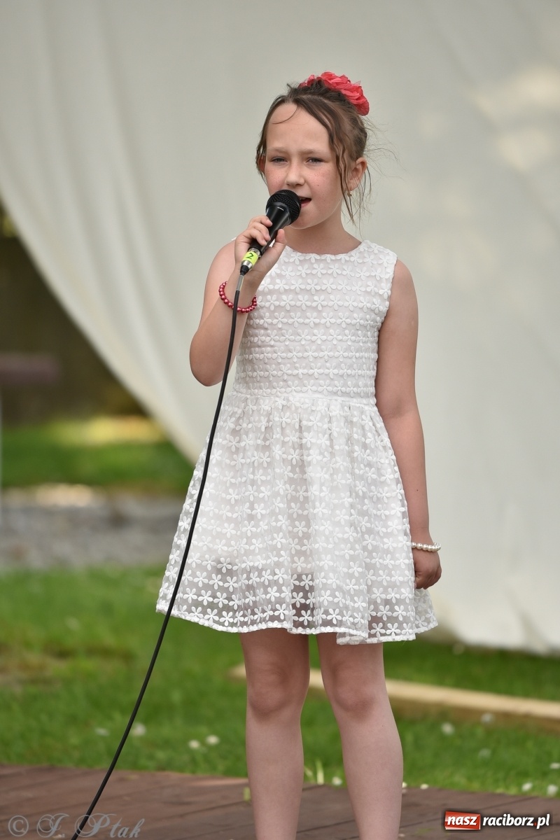 Zdjęcie w galerii na portalu naszraciborz.pl: Młodzi wokaliści studia ARS wystąpili w Ogrodach Strzechy [FOTO i WIDEO] wiadomości z regionu