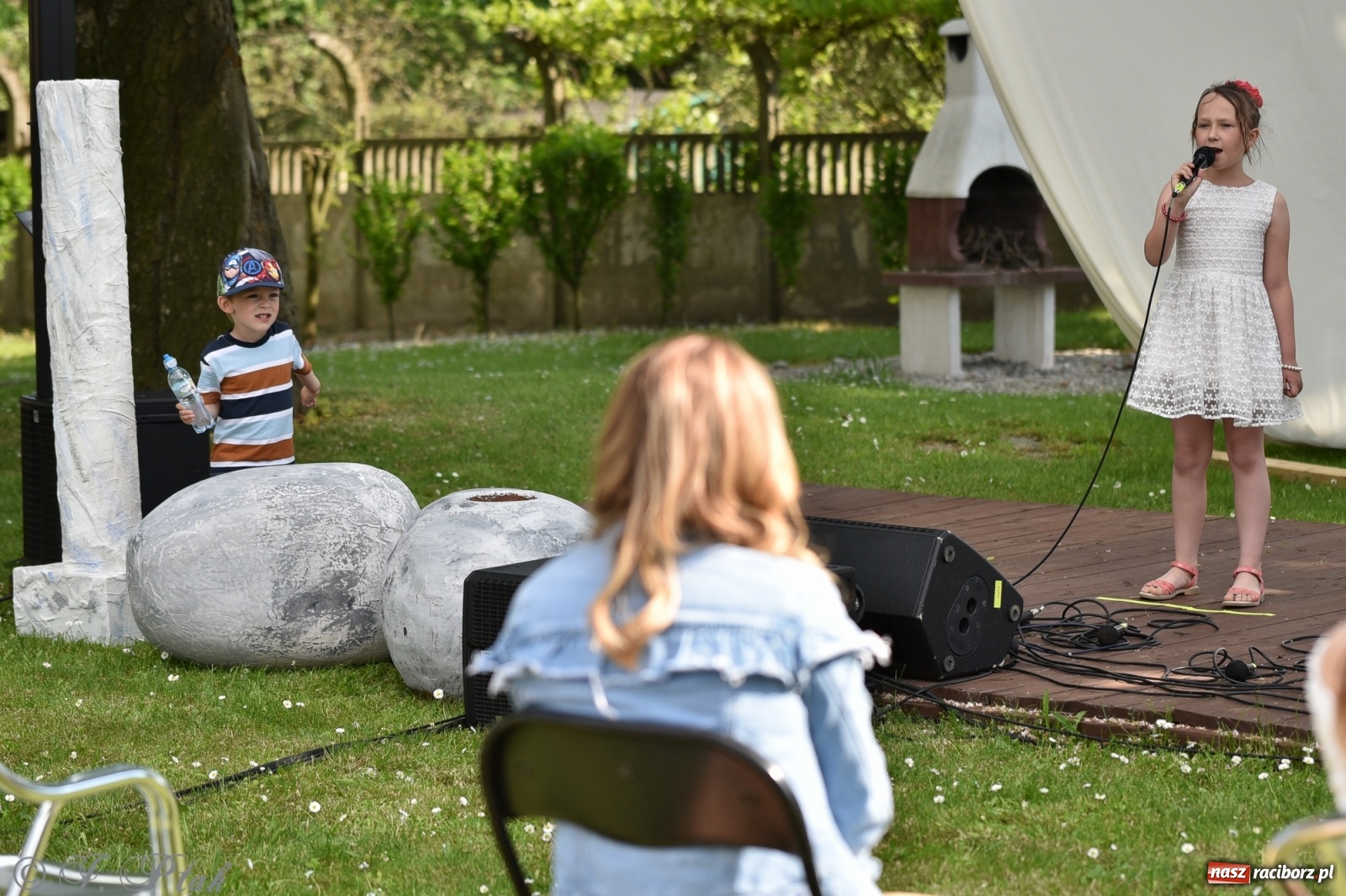 Zdjęcie w galerii na portalu naszraciborz.pl: Młodzi wokaliści studia ARS wystąpili w Ogrodach Strzechy [FOTO i WIDEO] wiadomości z regionu