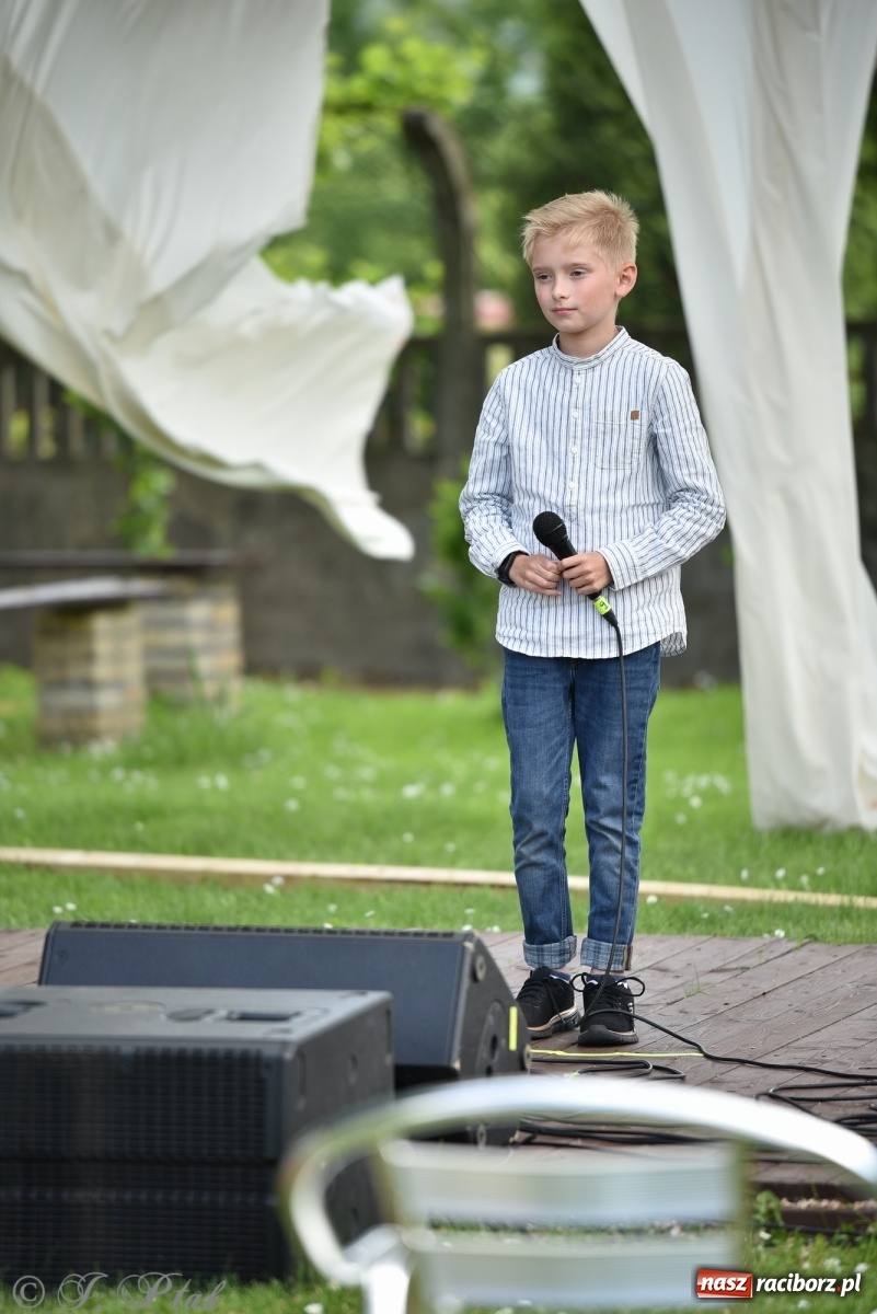 Zdjęcie w galerii na portalu naszraciborz.pl: Młodzi wokaliści studia ARS wystąpili w Ogrodach Strzechy [FOTO i WIDEO] wiadomości z regionu