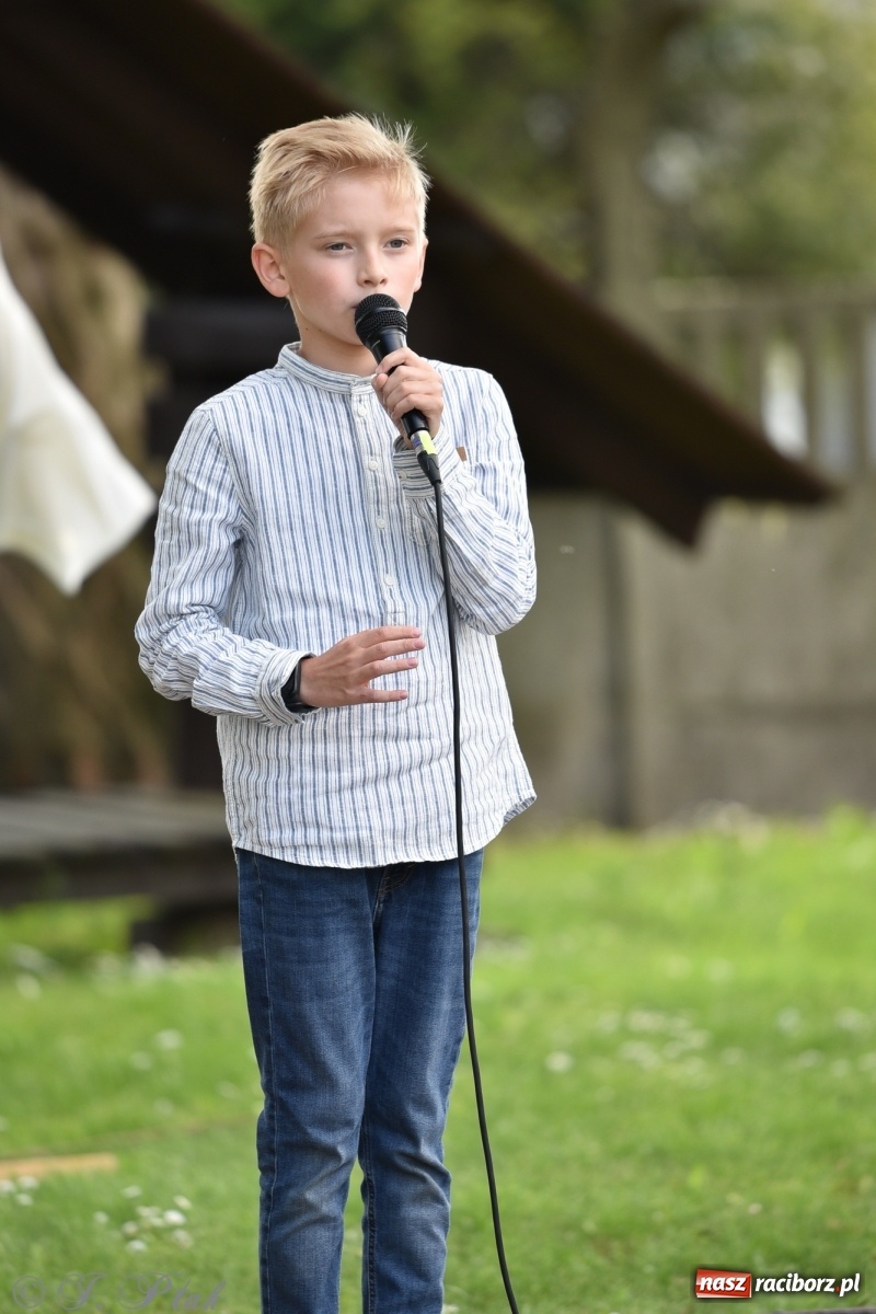 Zdjęcie w galerii na portalu naszraciborz.pl: Młodzi wokaliści studia ARS wystąpili w Ogrodach Strzechy [FOTO i WIDEO] wiadomości z regionu