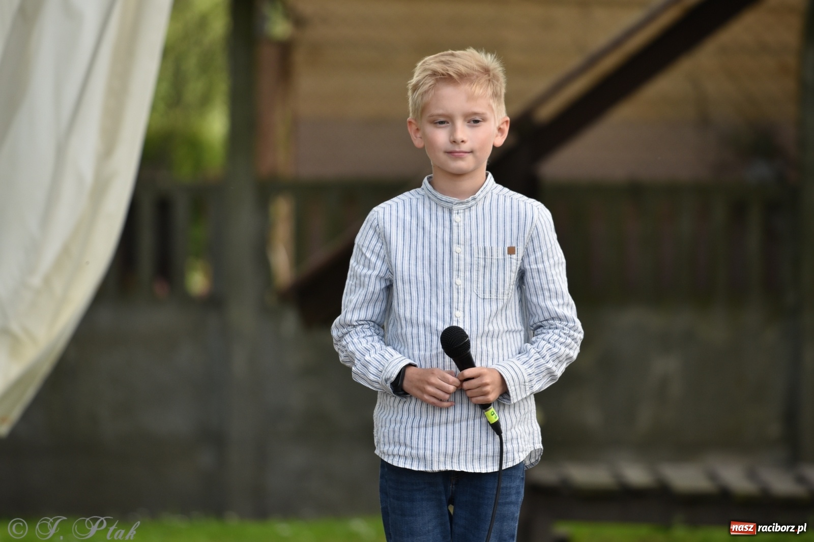 Zdjęcie w galerii na portalu naszraciborz.pl: Młodzi wokaliści studia ARS wystąpili w Ogrodach Strzechy [FOTO i WIDEO] wiadomości z regionu