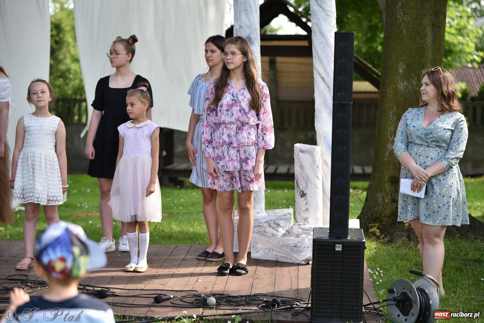 Zdjęcie w galerii na portalu naszraciborz.pl: Młodzi wokaliści studia ARS wystąpili w Ogrodach Strzechy [FOTO i WIDEO] wiadomości z regionu