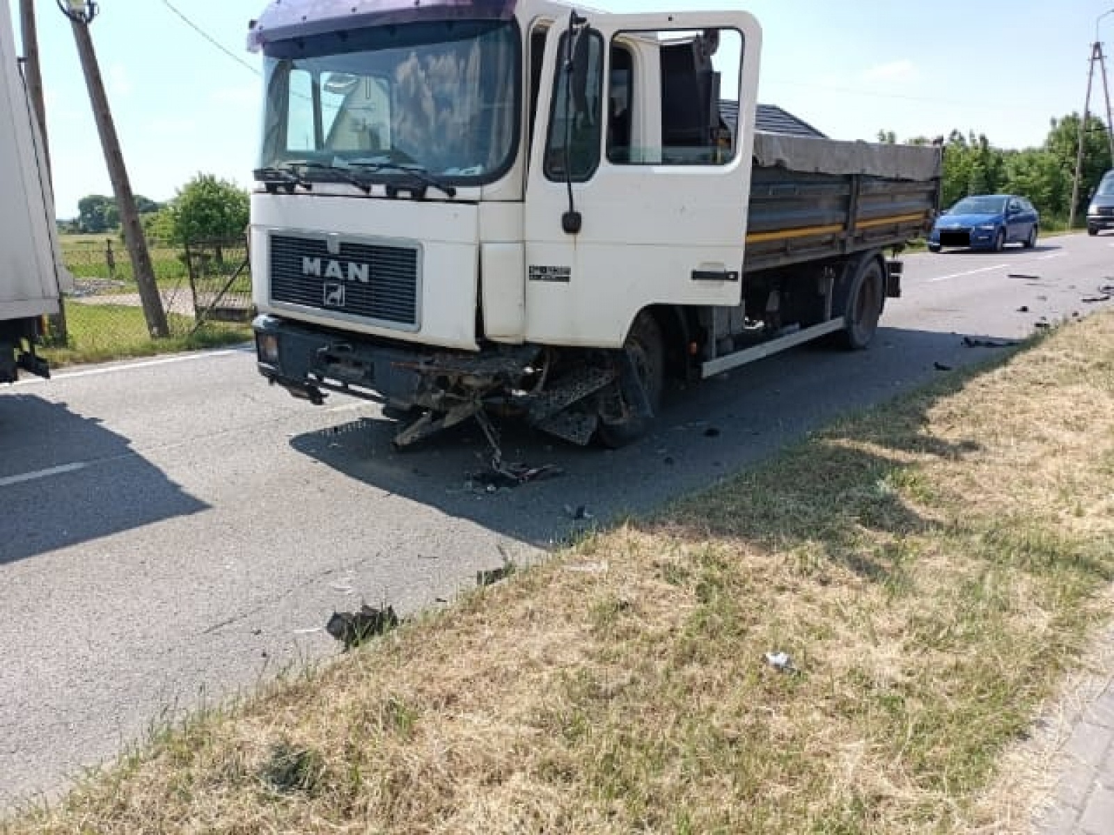 Zdjęcie w galerii na portalu naszraciborz.pl: Zderzenie BMW i ciężarówki w Markowicach [FOTO] wiadomości z regionu