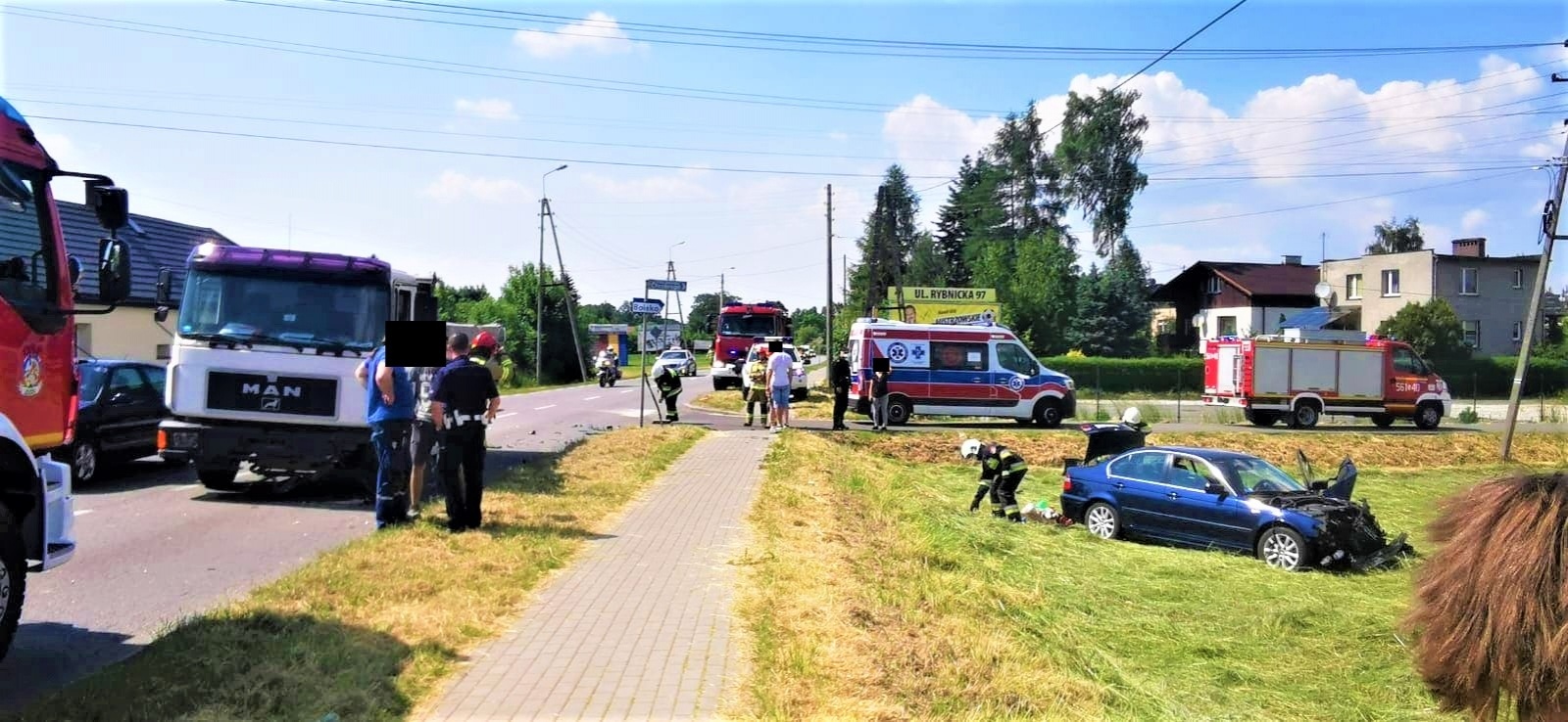 Zdjęcie w galerii na portalu naszraciborz.pl: Zderzenie BMW i ciężarówki w Markowicach [FOTO] wiadomości z regionu