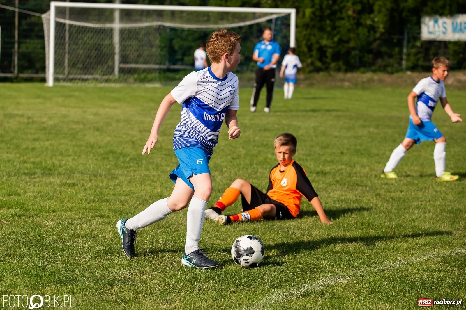 Zdjęcie w galerii na portalu naszraciborz.pl: Puchar, medale i szampan. LKS 07 Markowice mistrzem ligi orlików [FOTO] wiadomości z regionu