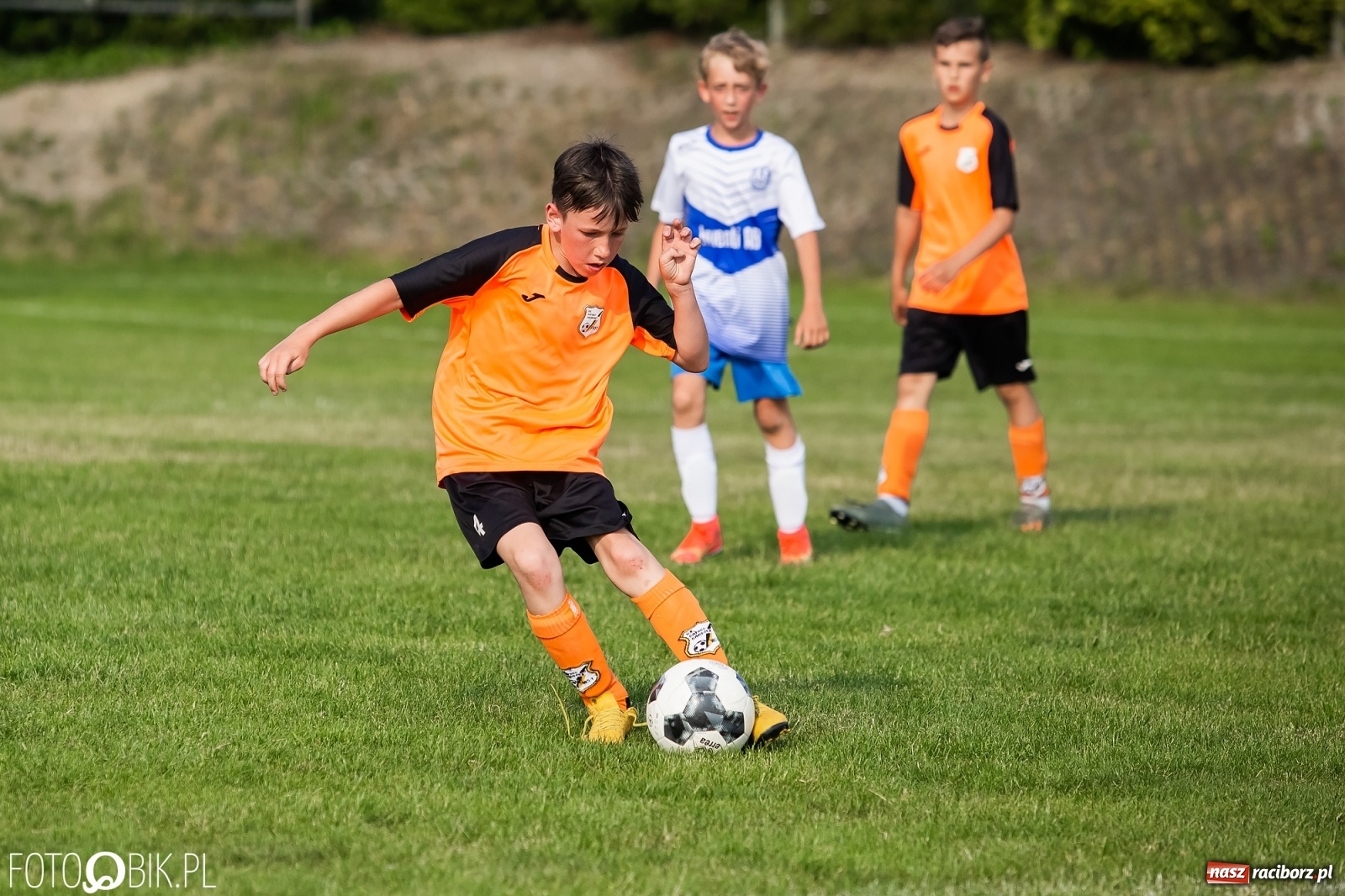 Zdjęcie w galerii na portalu naszraciborz.pl: Puchar, medale i szampan. LKS 07 Markowice mistrzem ligi orlików [FOTO] wiadomości z regionu