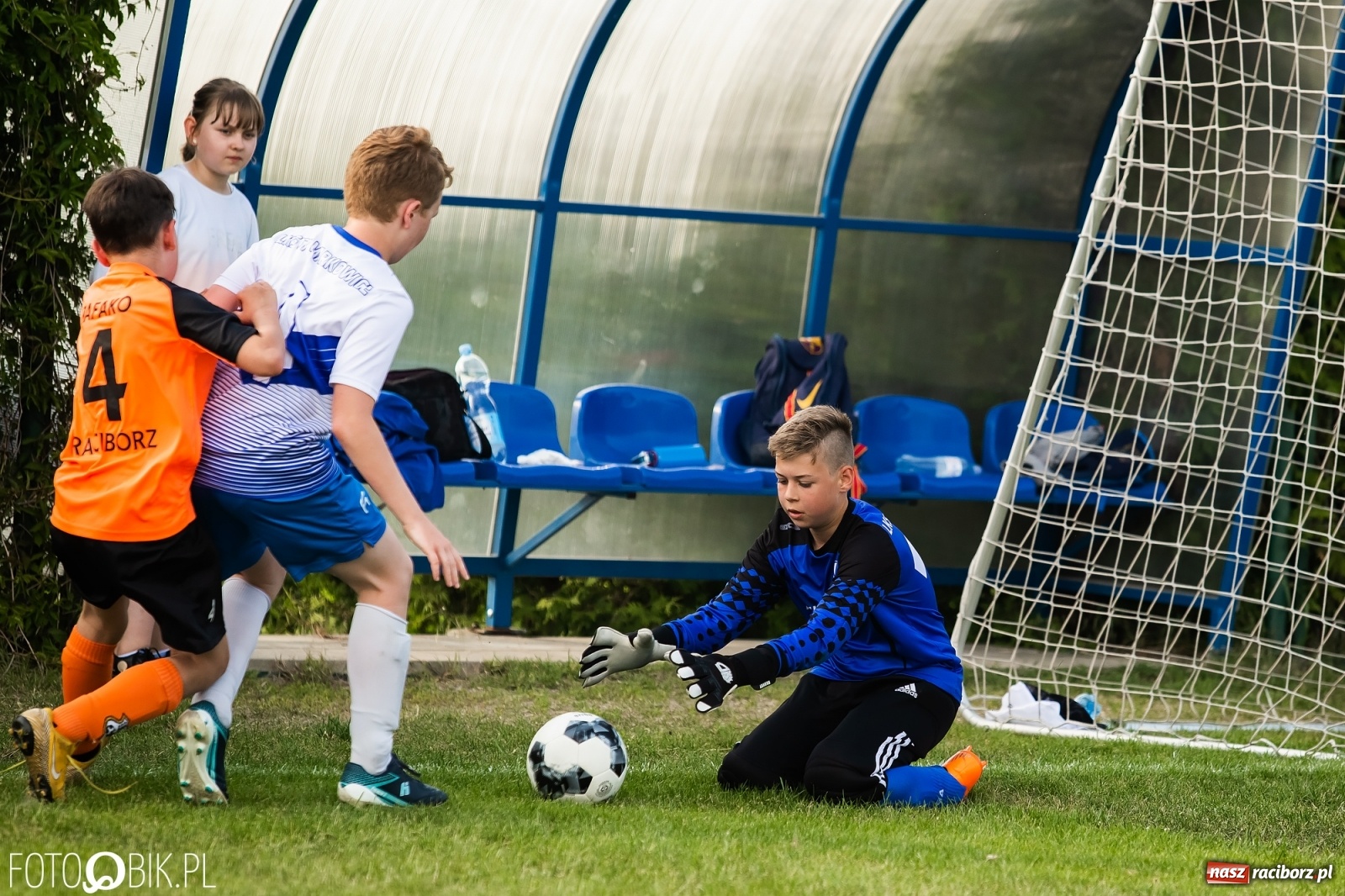 Zdjęcie w galerii na portalu naszraciborz.pl: Puchar, medale i szampan. LKS 07 Markowice mistrzem ligi orlików [FOTO] wiadomości z regionu