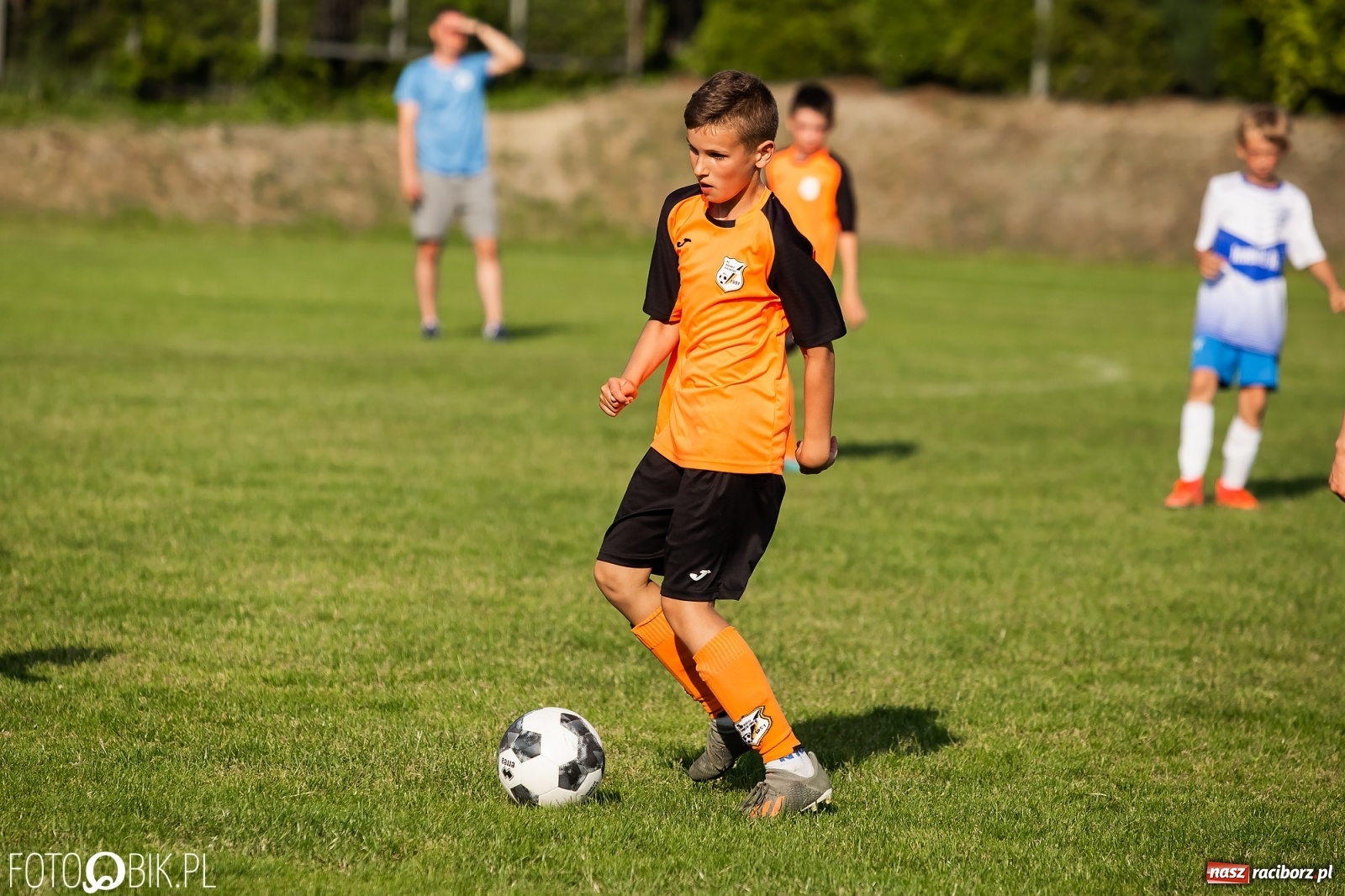 Zdjęcie w galerii na portalu naszraciborz.pl: Puchar, medale i szampan. LKS 07 Markowice mistrzem ligi orlików [FOTO] wiadomości z regionu