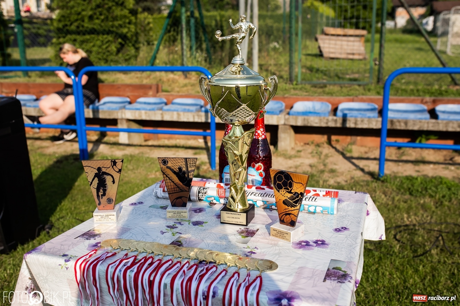 Zdjęcie w galerii na portalu naszraciborz.pl: Puchar, medale i szampan. LKS 07 Markowice mistrzem ligi orlików [FOTO] wiadomości z regionu