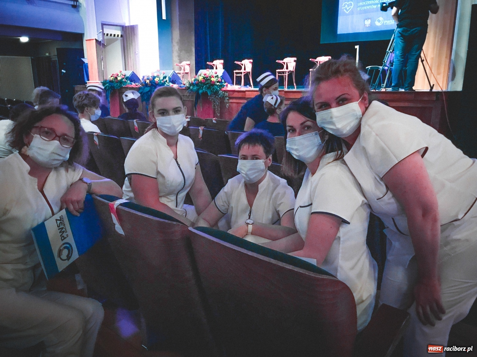 Zdjęcie w galerii na portalu naszraciborz.pl: Czepkowanie w raciborskiej PWSZ z udziałem ministra zdrowia wiadomości z regionu