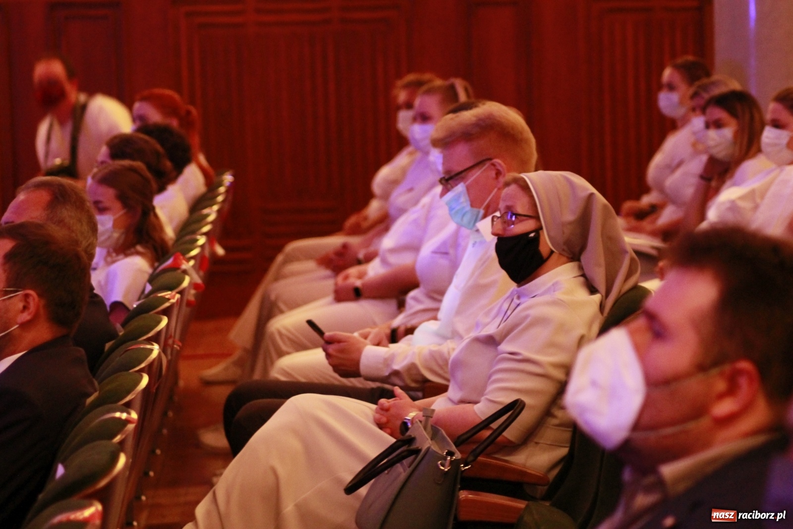 Zdjęcie w galerii na portalu naszraciborz.pl: Czepkowanie w raciborskiej PWSZ z udziałem ministra zdrowia wiadomości z regionu