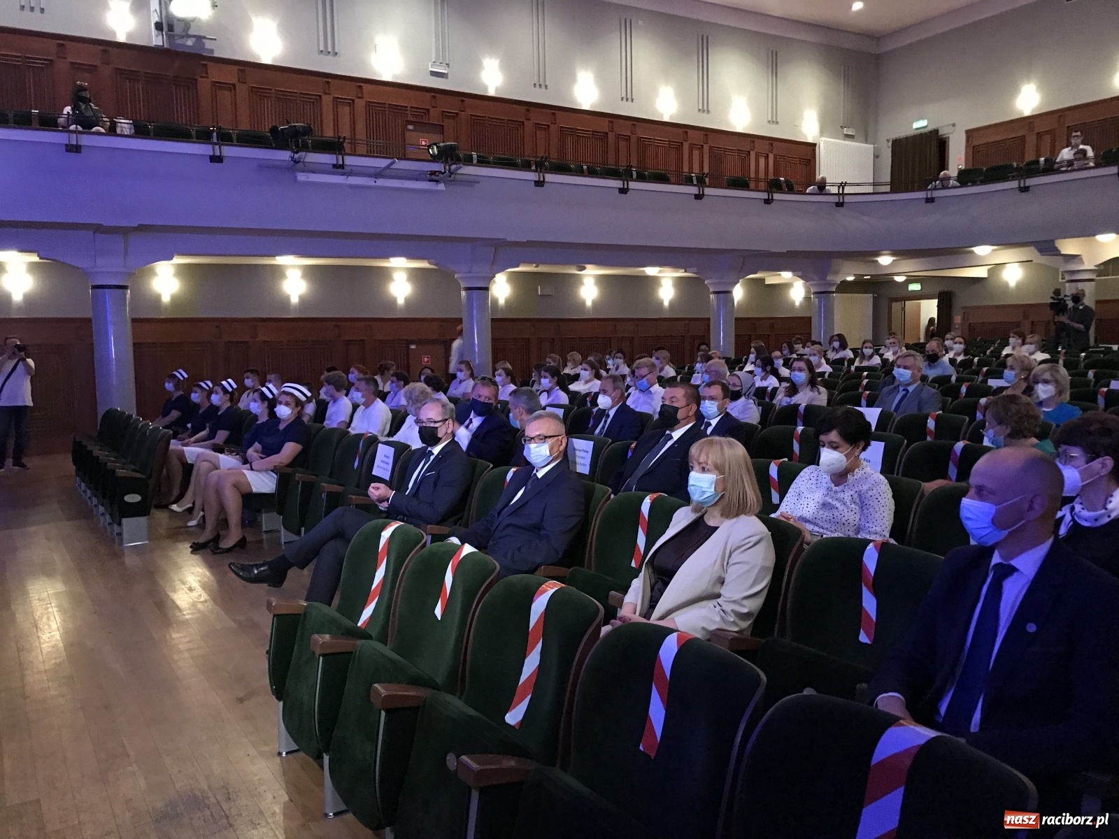 Zdjęcie w galerii na portalu naszraciborz.pl: Czepkowanie w raciborskiej PWSZ z udziałem ministra zdrowia wiadomości z regionu