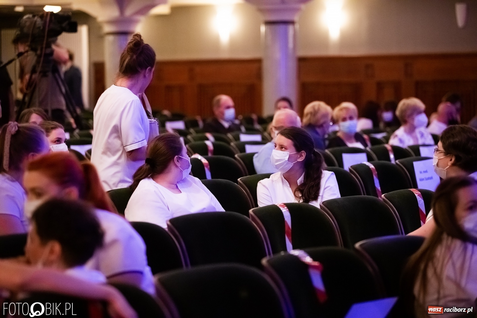 Zdjęcie w galerii na portalu naszraciborz.pl: Czepkowanie w raciborskiej PWSZ z udziałem ministra zdrowia wiadomości z regionu