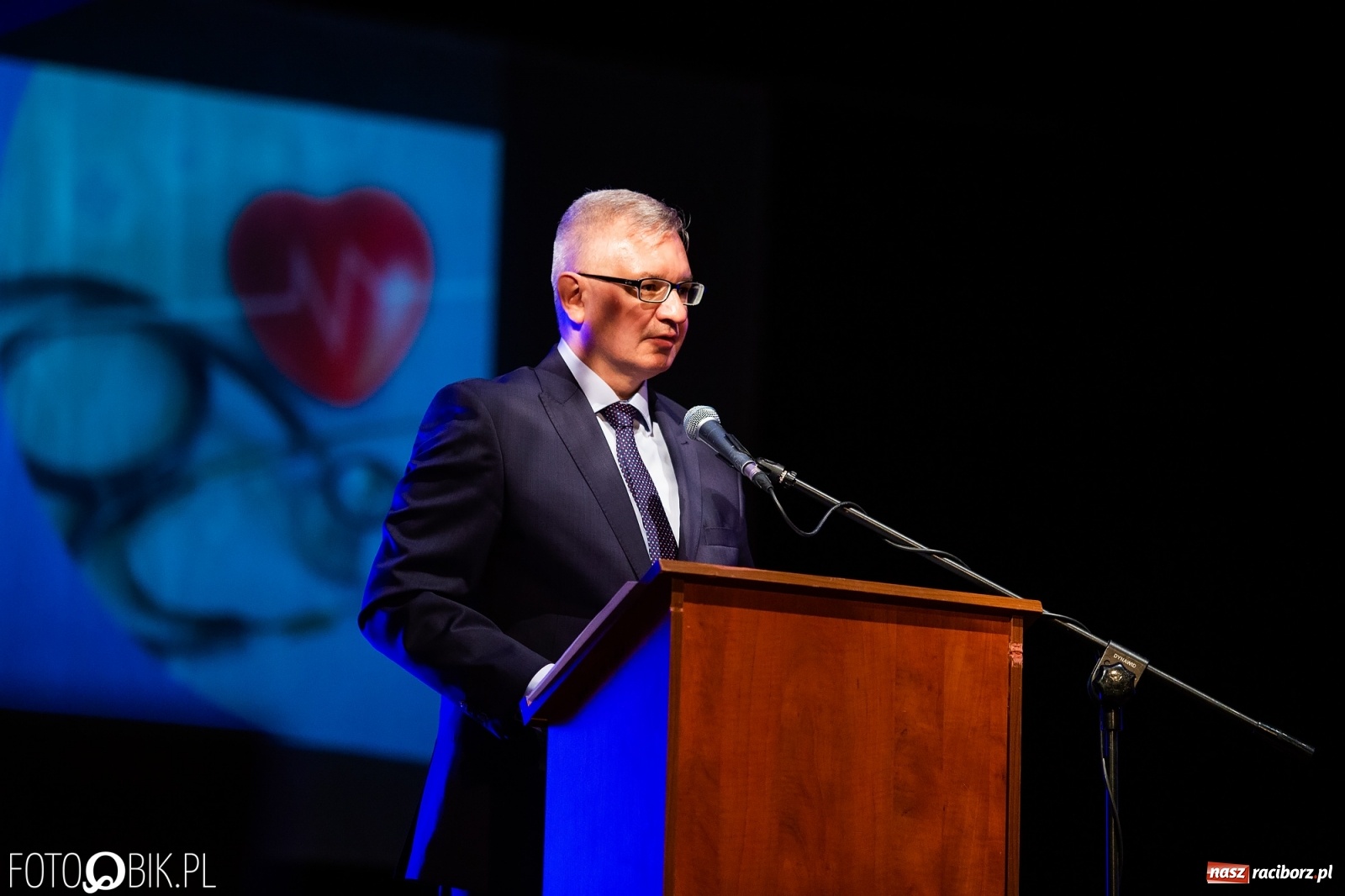 Zdjęcie w galerii na portalu naszraciborz.pl: Czepkowanie w raciborskiej PWSZ z udziałem ministra zdrowia wiadomości z regionu