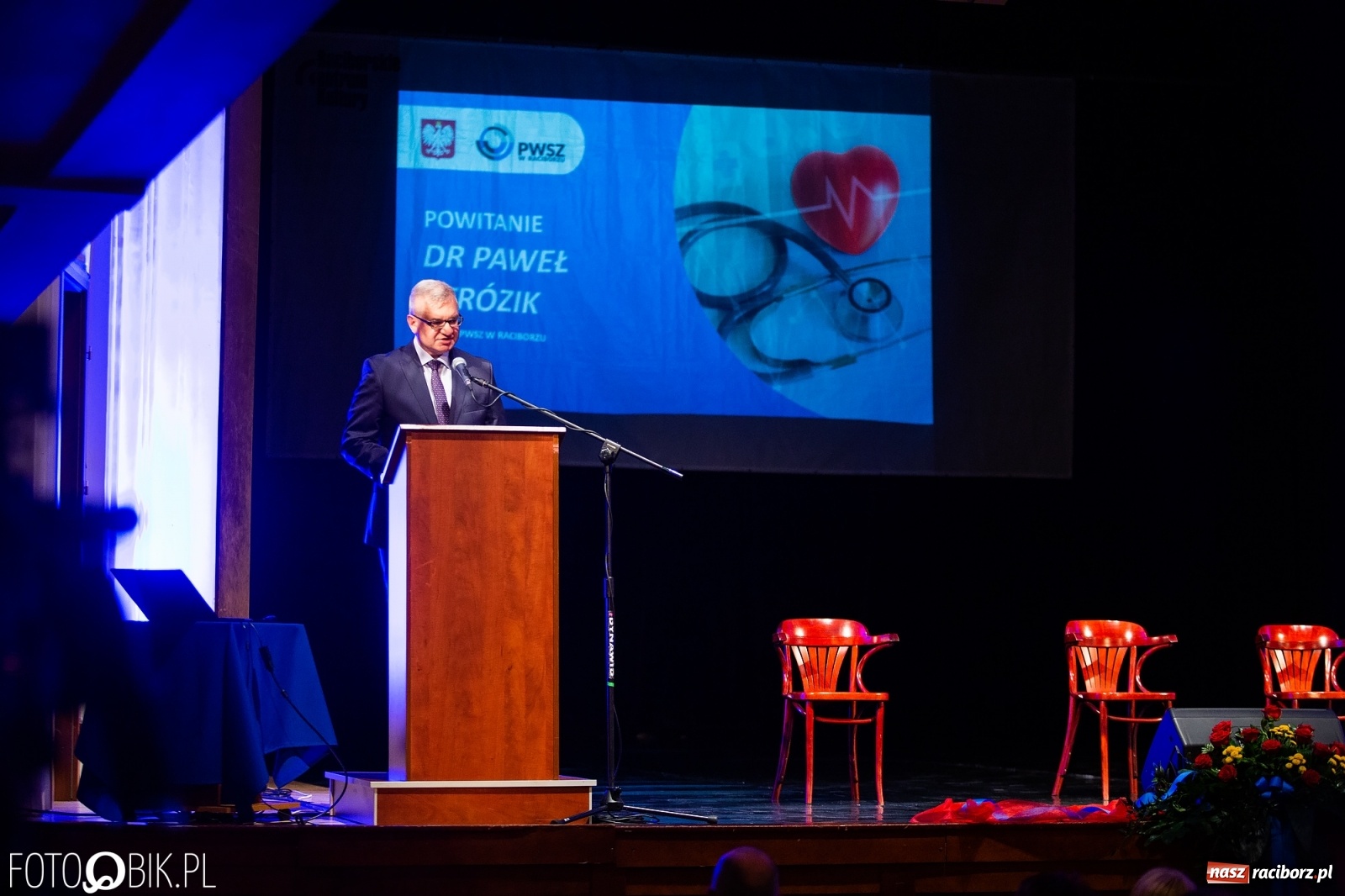 Zdjęcie w galerii na portalu naszraciborz.pl: Czepkowanie w raciborskiej PWSZ z udziałem ministra zdrowia wiadomości z regionu