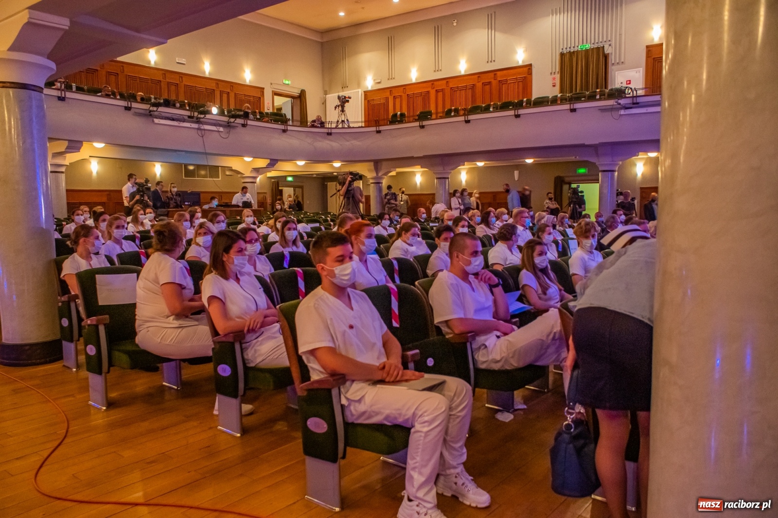 Zdjęcie w galerii na portalu naszraciborz.pl: Czepkowanie w raciborskiej PWSZ z udziałem ministra zdrowia wiadomości z regionu