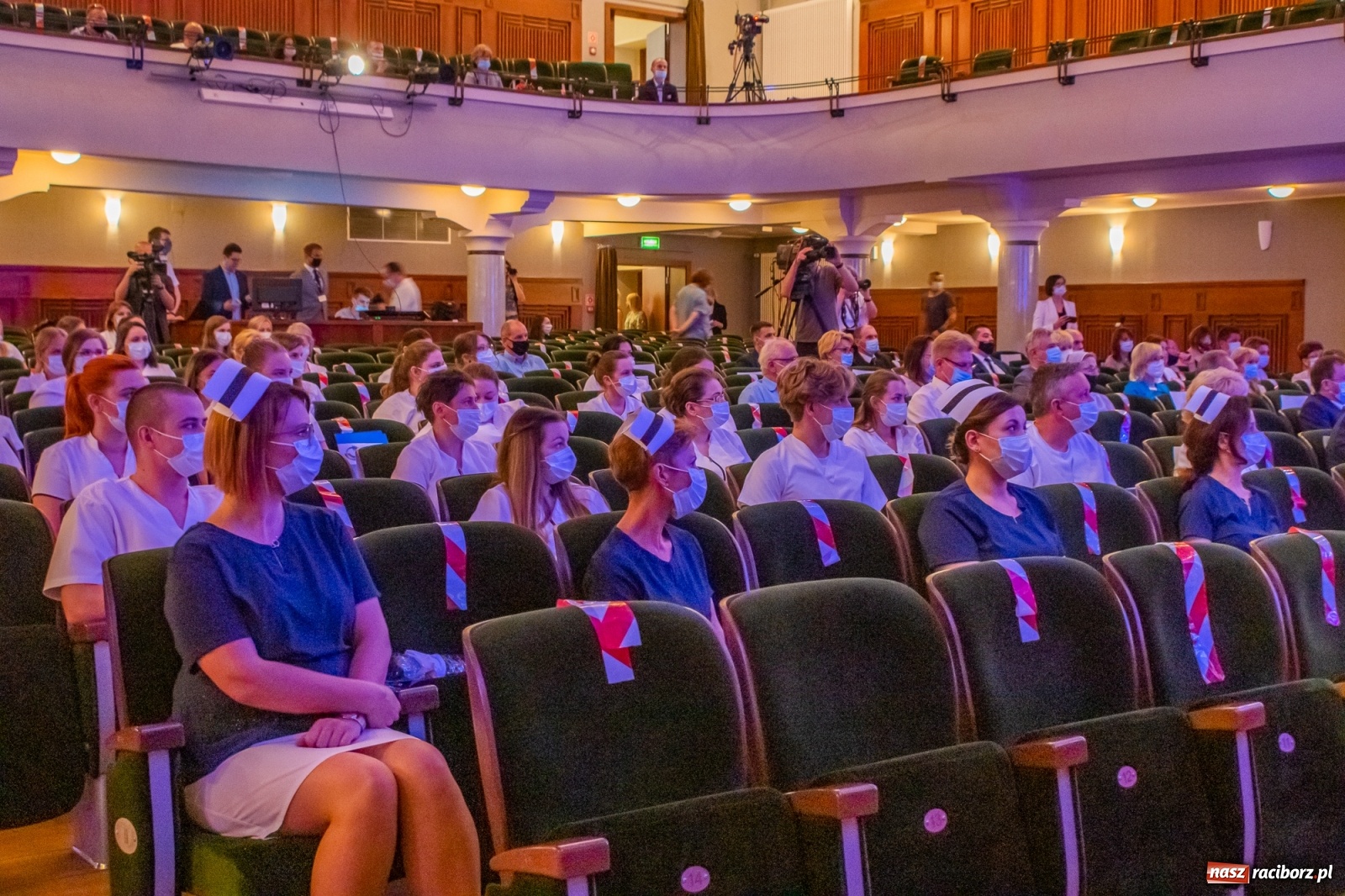 Zdjęcie w galerii na portalu naszraciborz.pl: Czepkowanie w raciborskiej PWSZ z udziałem ministra zdrowia wiadomości z regionu