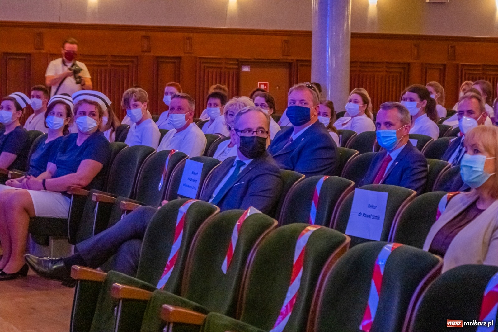 Zdjęcie w galerii na portalu naszraciborz.pl: Czepkowanie w raciborskiej PWSZ z udziałem ministra zdrowia wiadomości z regionu