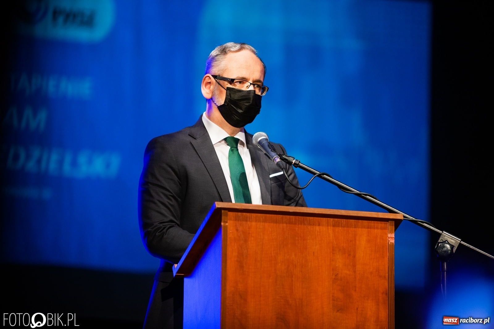 Zdjęcie w galerii na portalu naszraciborz.pl: Czepkowanie w raciborskiej PWSZ z udziałem ministra zdrowia wiadomości z regionu