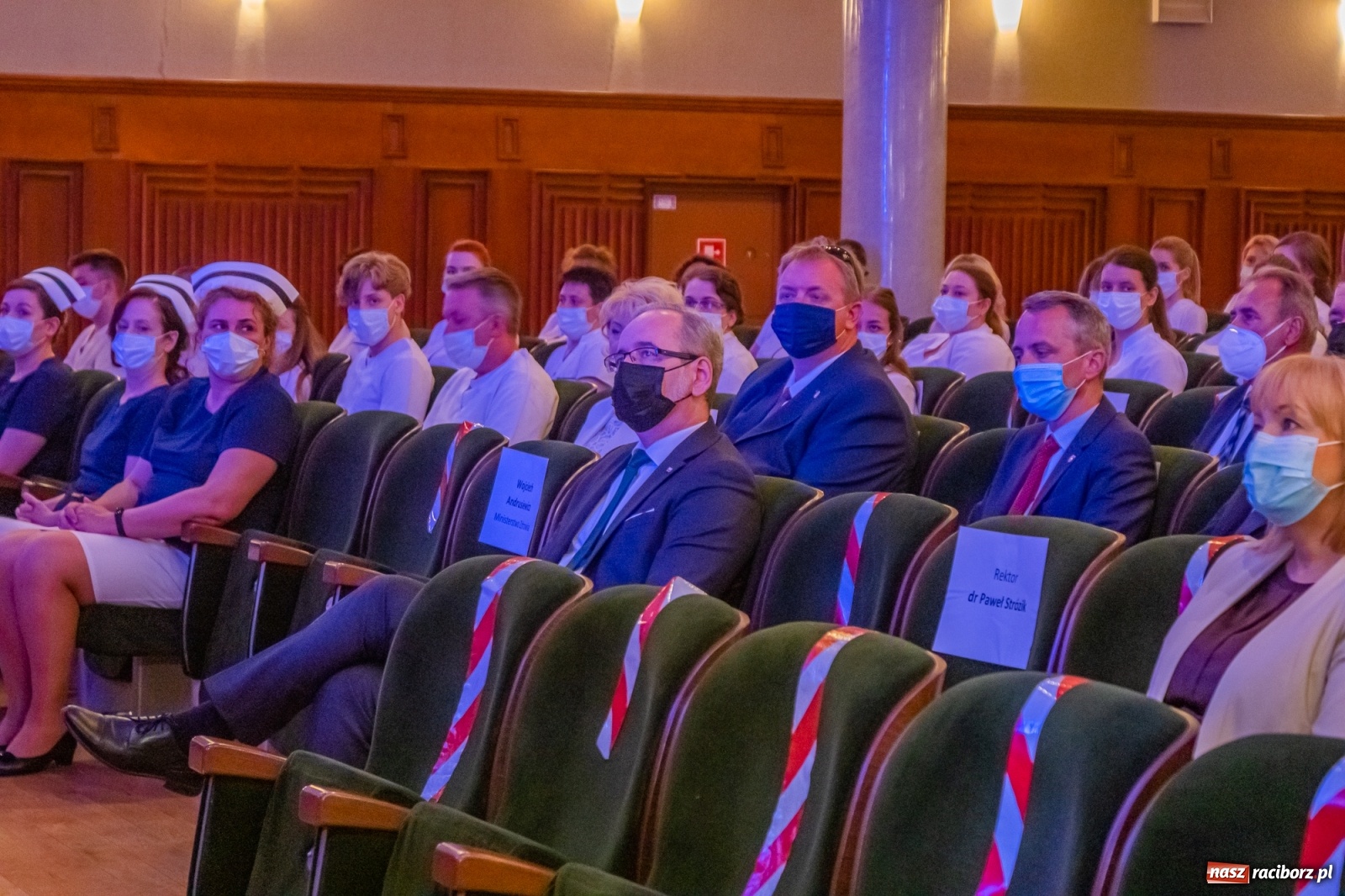 Zdjęcie w galerii na portalu naszraciborz.pl: Czepkowanie w raciborskiej PWSZ z udziałem ministra zdrowia wiadomości z regionu