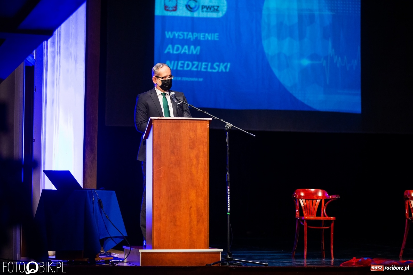 Zdjęcie w galerii na portalu naszraciborz.pl: Czepkowanie w raciborskiej PWSZ z udziałem ministra zdrowia wiadomości z regionu