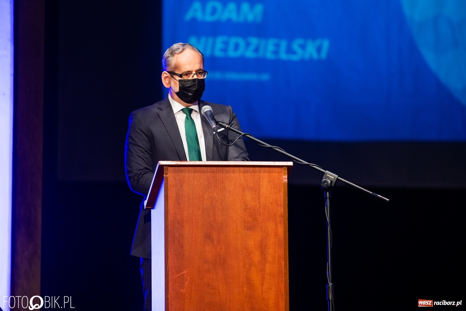 Zdjęcie w galerii na portalu naszraciborz.pl: Czepkowanie w raciborskiej PWSZ z udziałem ministra zdrowia wiadomości z regionu