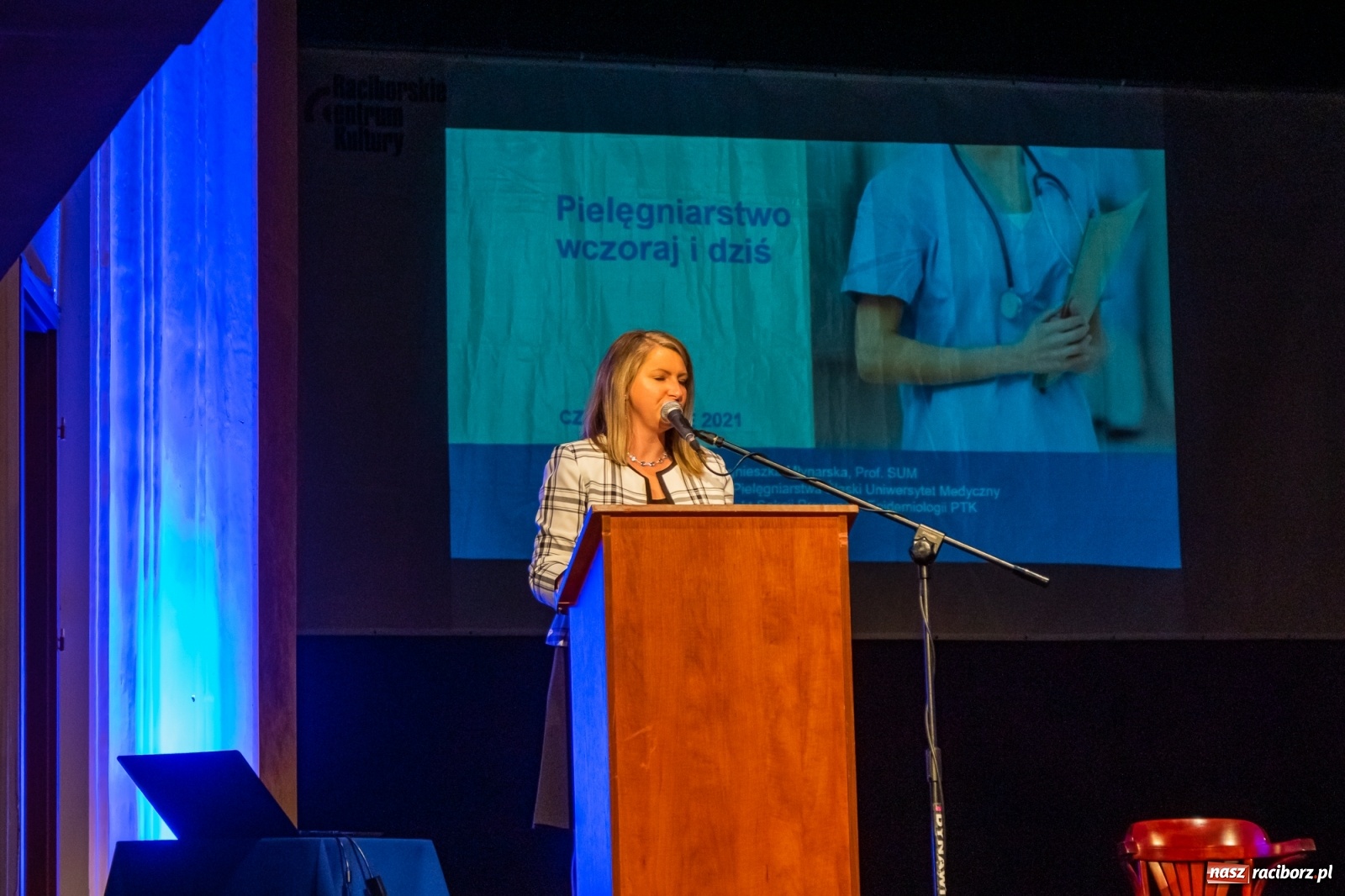 Zdjęcie w galerii na portalu naszraciborz.pl: Czepkowanie w raciborskiej PWSZ z udziałem ministra zdrowia wiadomości z regionu