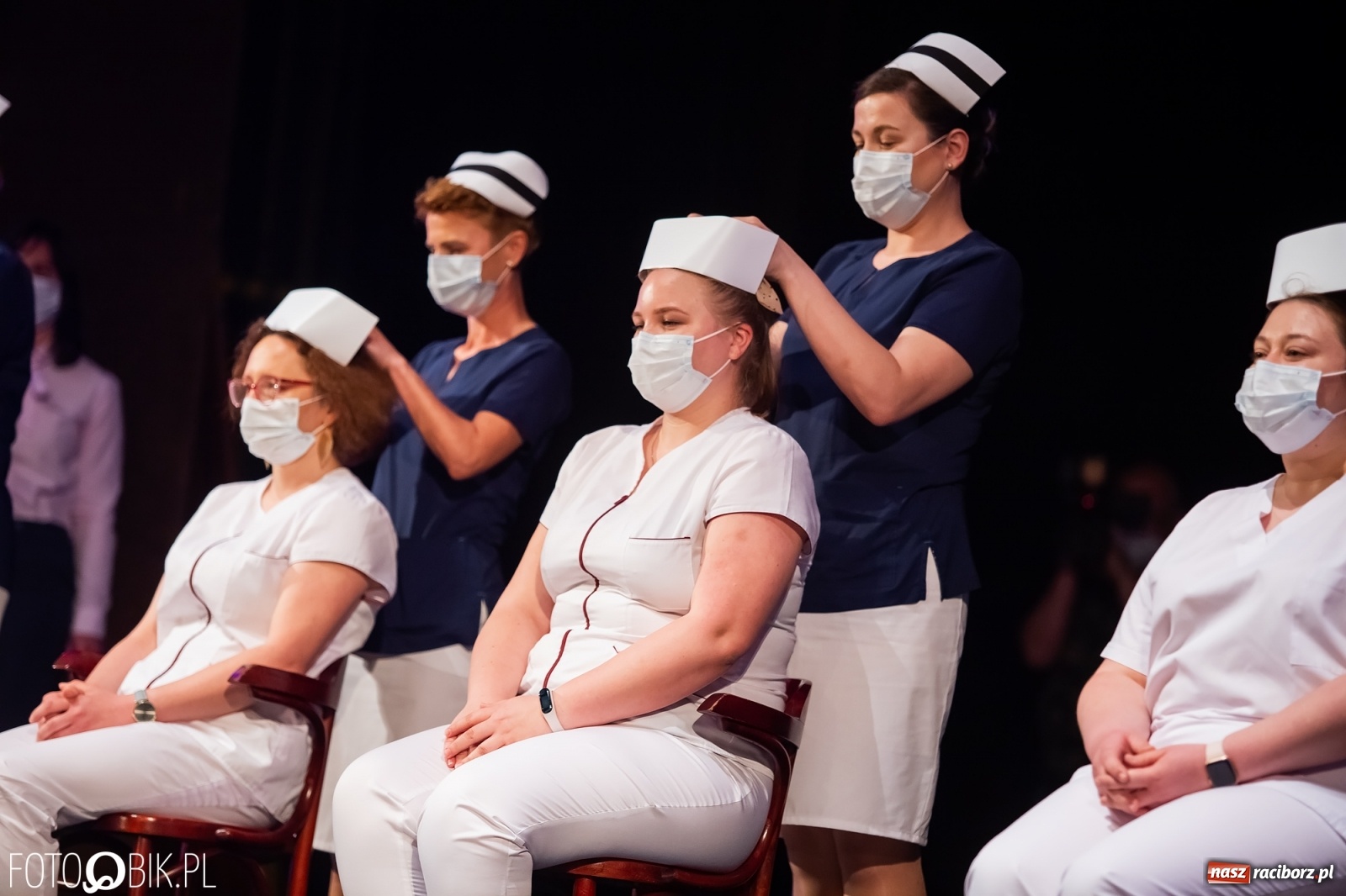 Zdjęcie w galerii na portalu naszraciborz.pl: Czepkowanie w raciborskiej PWSZ z udziałem ministra zdrowia wiadomości z regionu