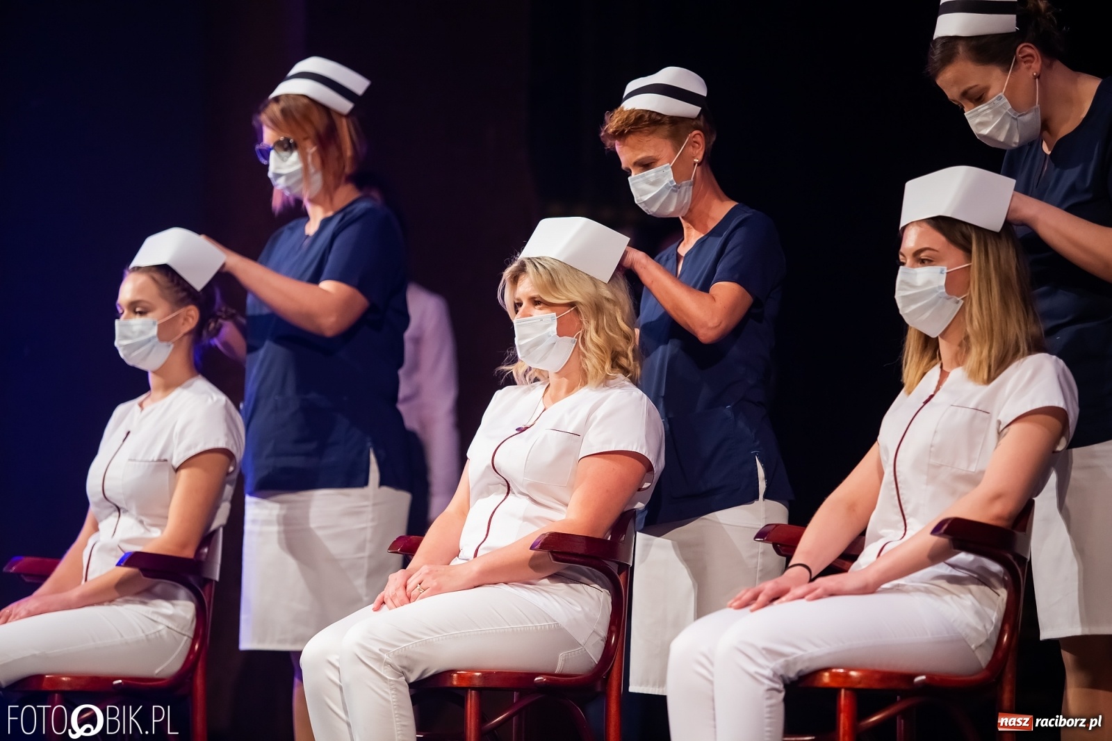 Zdjęcie w galerii na portalu naszraciborz.pl: Czepkowanie w raciborskiej PWSZ z udziałem ministra zdrowia wiadomości z regionu