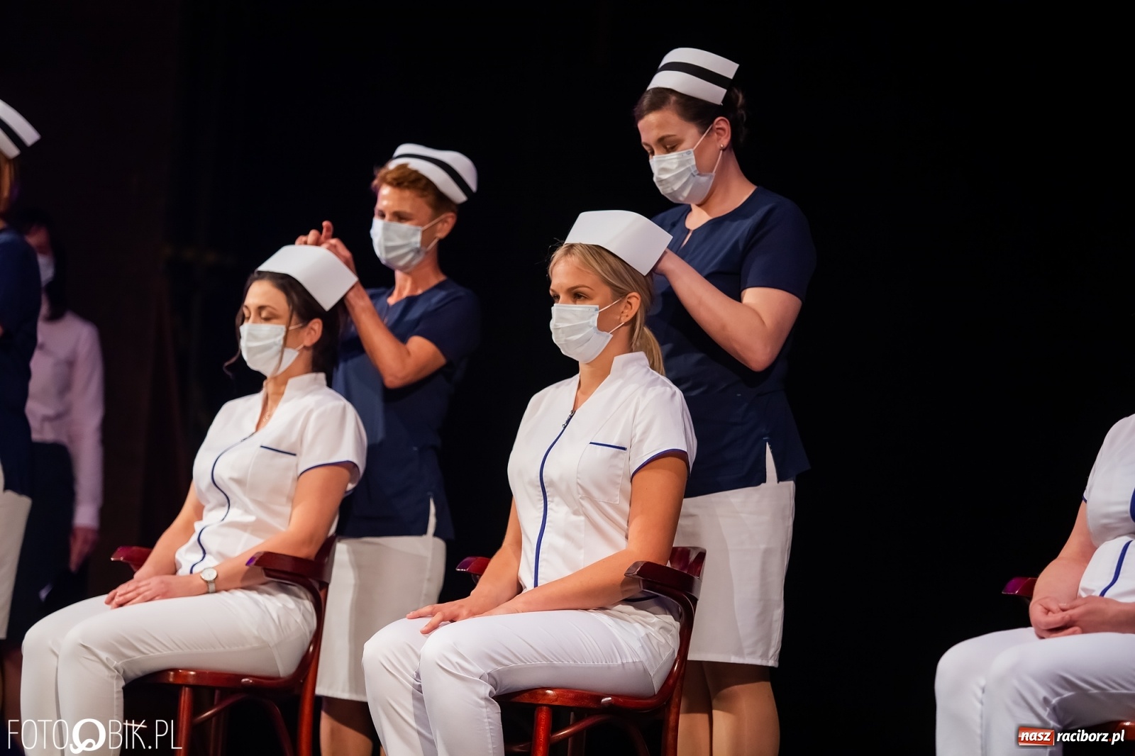 Zdjęcie w galerii na portalu naszraciborz.pl: Czepkowanie w raciborskiej PWSZ z udziałem ministra zdrowia wiadomości z regionu