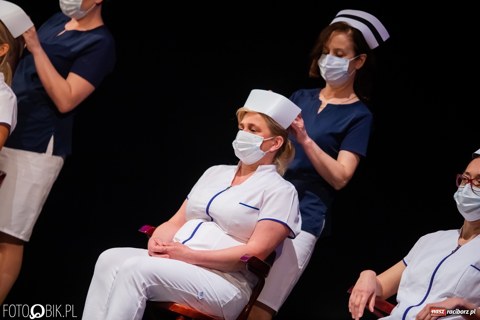 Zdjęcie w galerii na portalu naszraciborz.pl: Czepkowanie w raciborskiej PWSZ z udziałem ministra zdrowia wiadomości z regionu