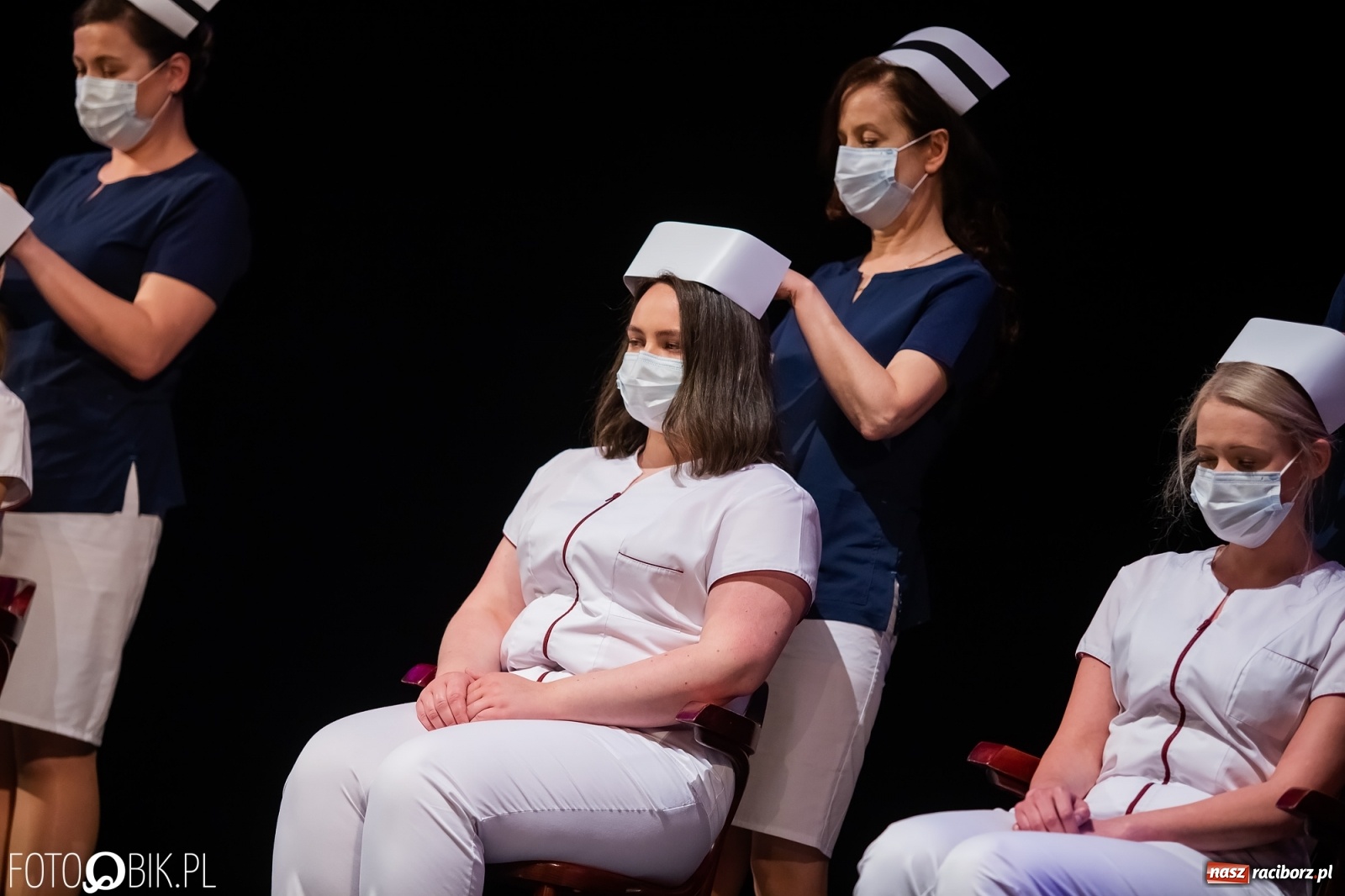 Zdjęcie w galerii na portalu naszraciborz.pl: Czepkowanie w raciborskiej PWSZ z udziałem ministra zdrowia wiadomości z regionu