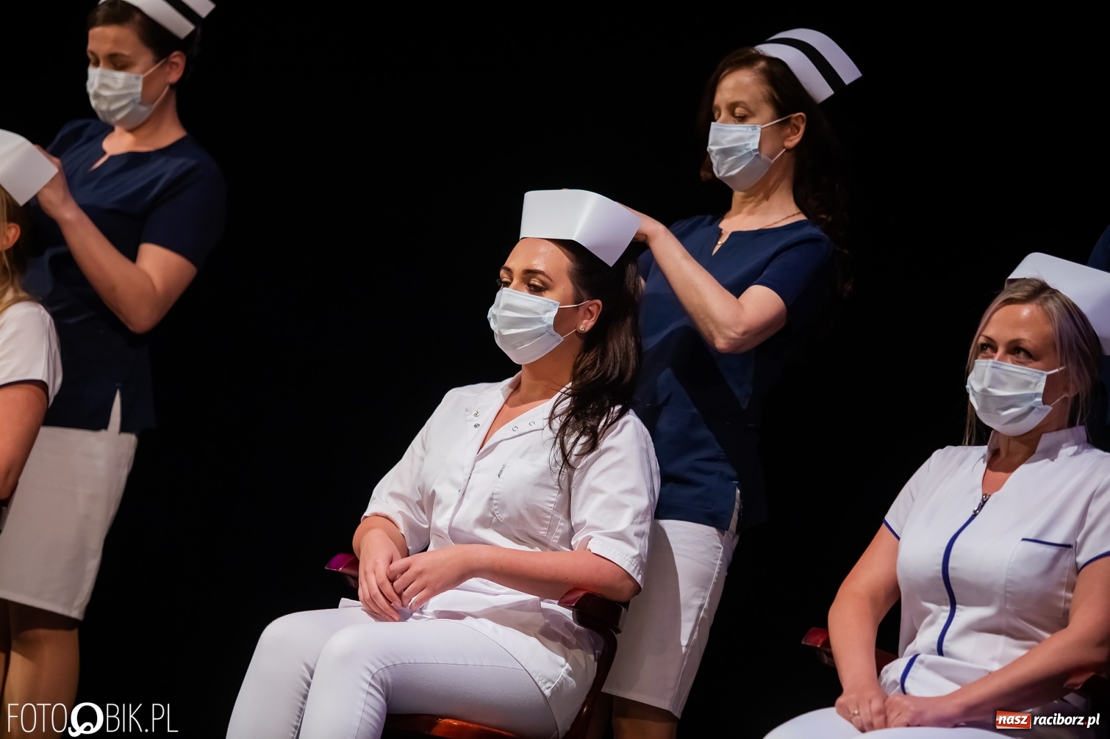 Zdjęcie w galerii na portalu naszraciborz.pl: Czepkowanie w raciborskiej PWSZ z udziałem ministra zdrowia wiadomości z regionu