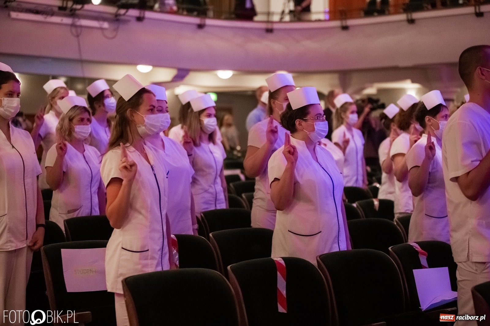 Zdjęcie w galerii na portalu naszraciborz.pl: Czepkowanie w raciborskiej PWSZ z udziałem ministra zdrowia wiadomości z regionu