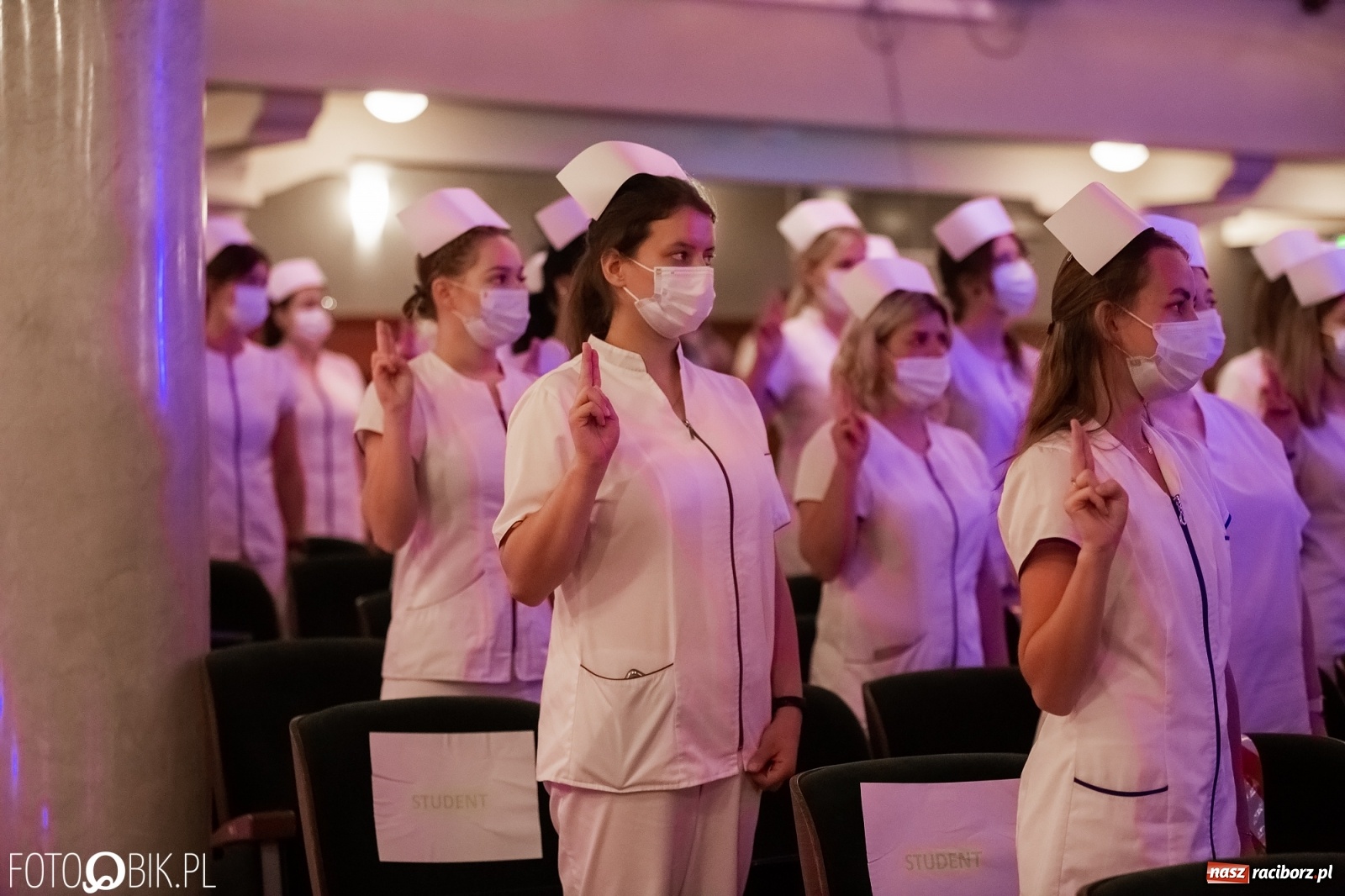 Zdjęcie w galerii na portalu naszraciborz.pl: Czepkowanie w raciborskiej PWSZ z udziałem ministra zdrowia wiadomości z regionu