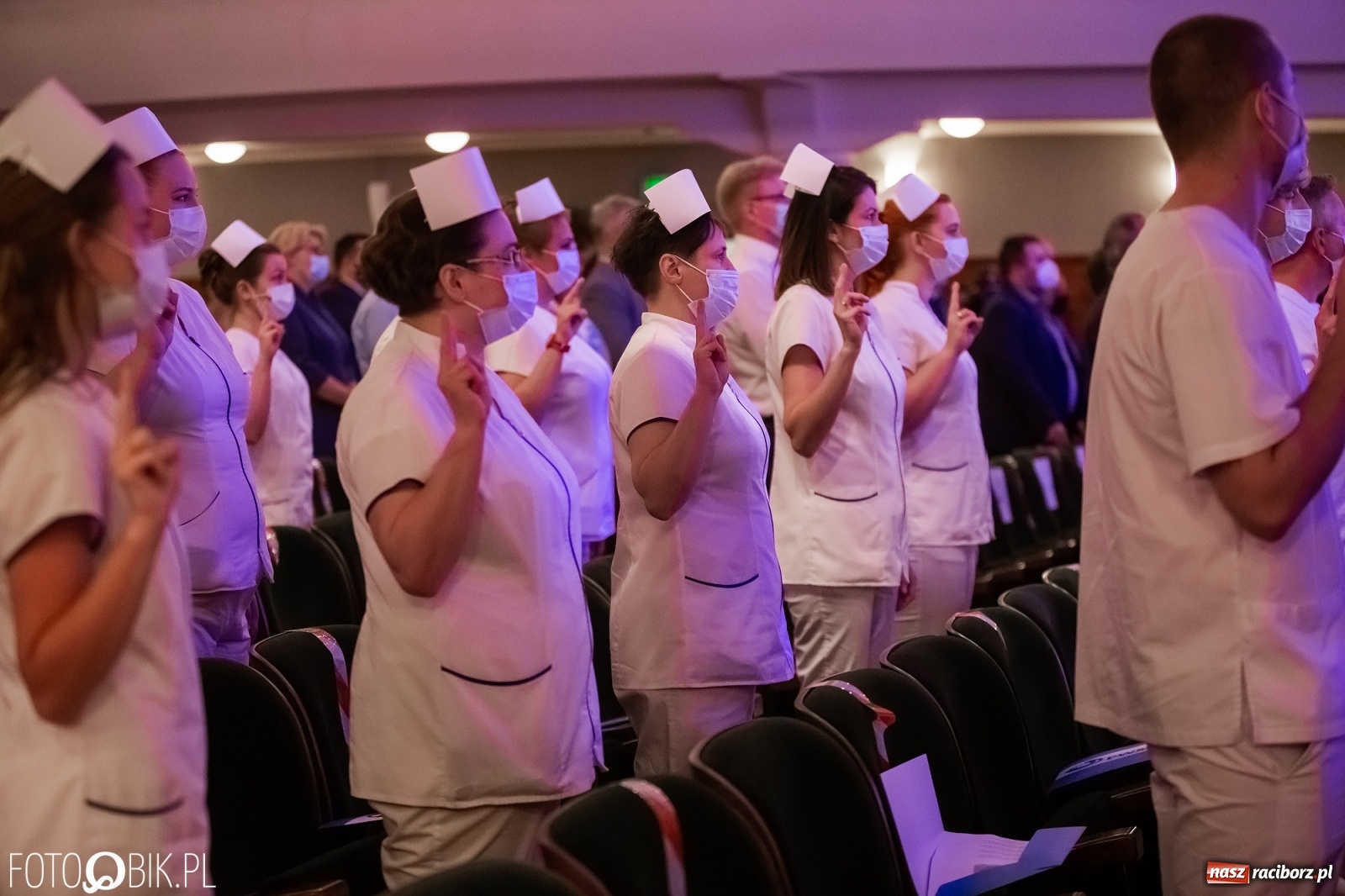 Zdjęcie w galerii na portalu naszraciborz.pl: Czepkowanie w raciborskiej PWSZ z udziałem ministra zdrowia wiadomości z regionu
