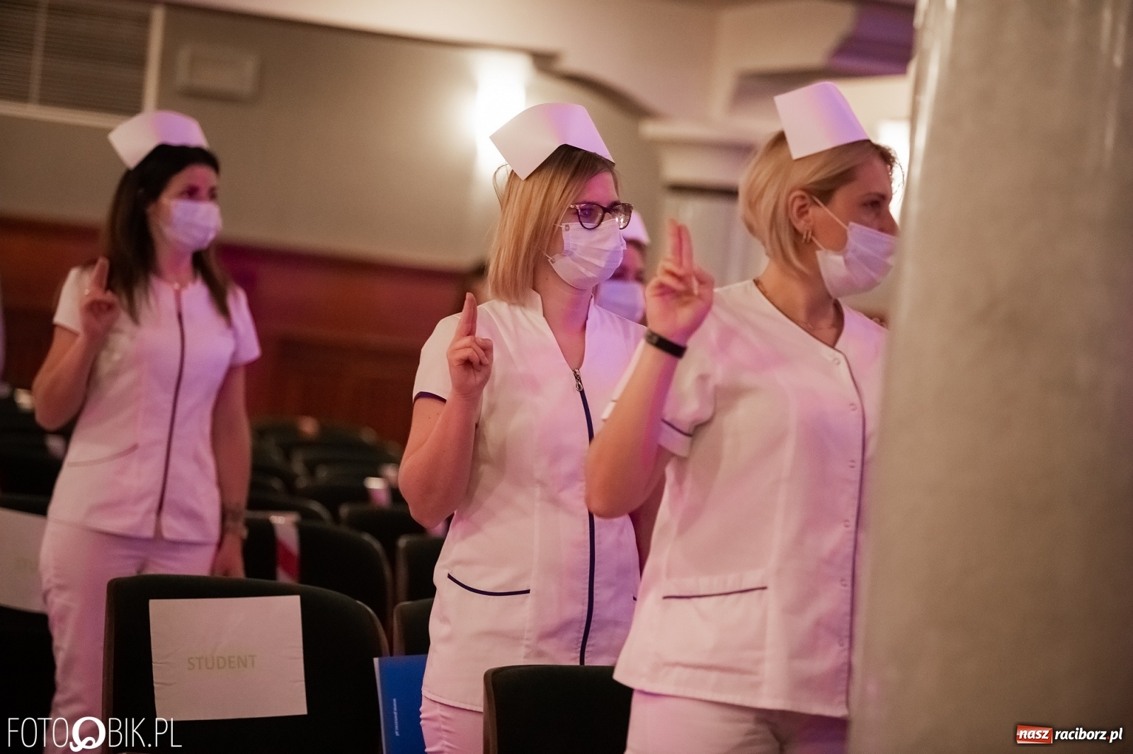 Zdjęcie w galerii na portalu naszraciborz.pl: Czepkowanie w raciborskiej PWSZ z udziałem ministra zdrowia wiadomości z regionu
