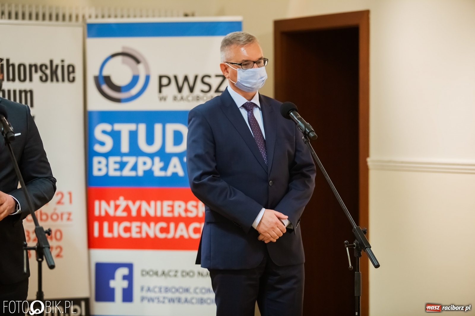 Zdjęcie w galerii na portalu naszraciborz.pl: Czepkowanie w raciborskiej PWSZ z udziałem ministra zdrowia wiadomości z regionu