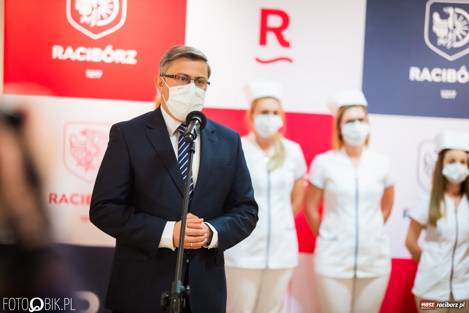 Zdjęcie w galerii na portalu naszraciborz.pl: Czepkowanie w raciborskiej PWSZ z udziałem ministra zdrowia wiadomości z regionu