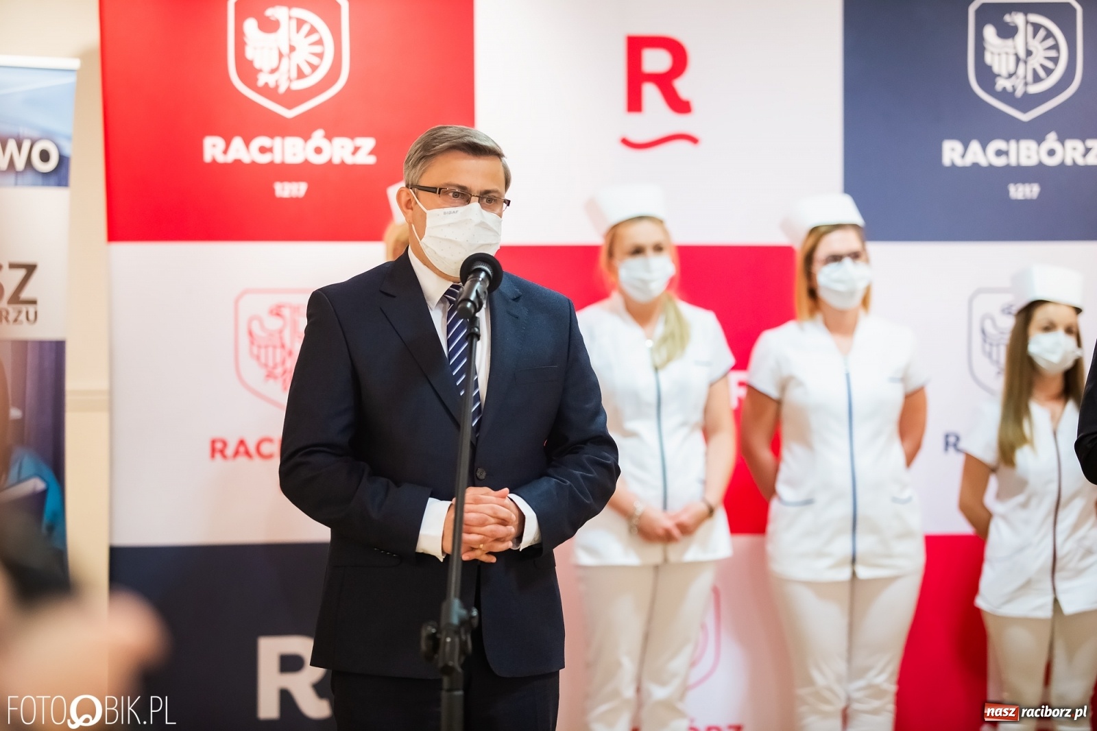 Zdjęcie w galerii na portalu naszraciborz.pl: Czepkowanie w raciborskiej PWSZ z udziałem ministra zdrowia wiadomości z regionu