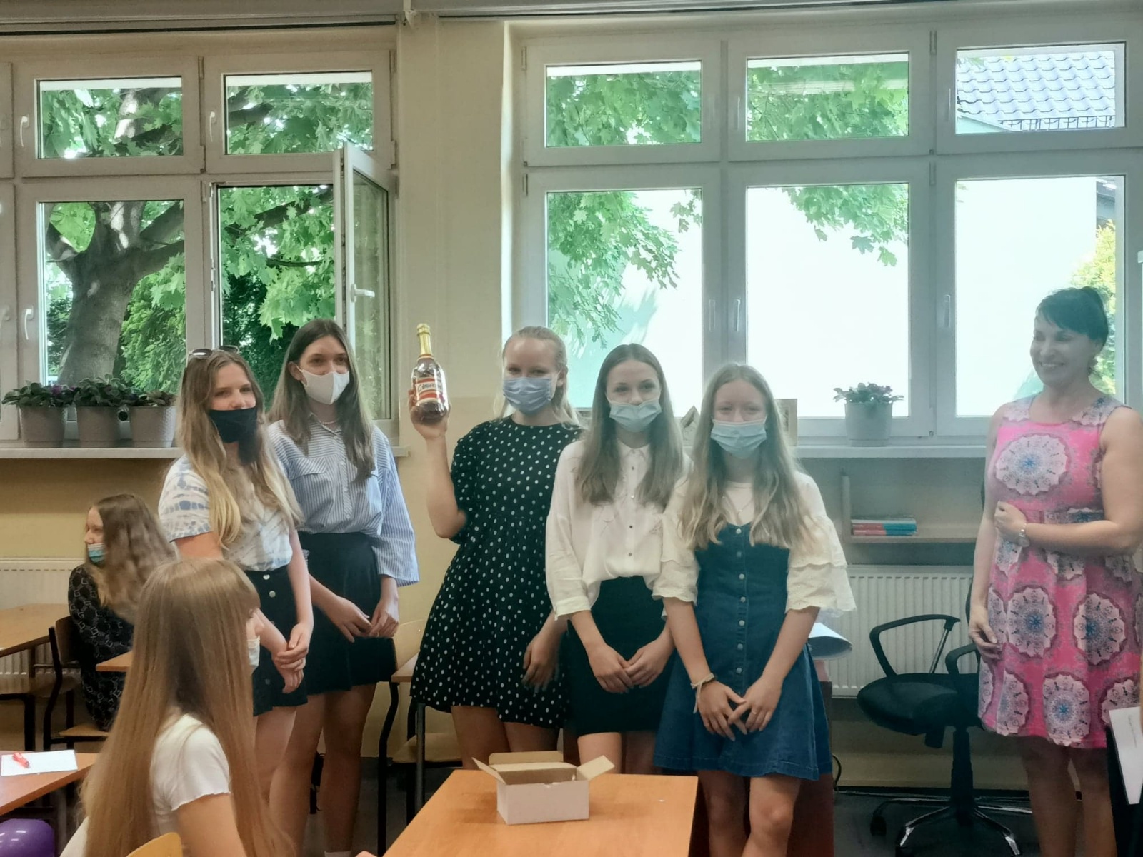 Zdjęcie w galerii na portalu naszraciborz.pl: W II LO konkurs hiszpańskiego na wesoło wiadomości z regionu