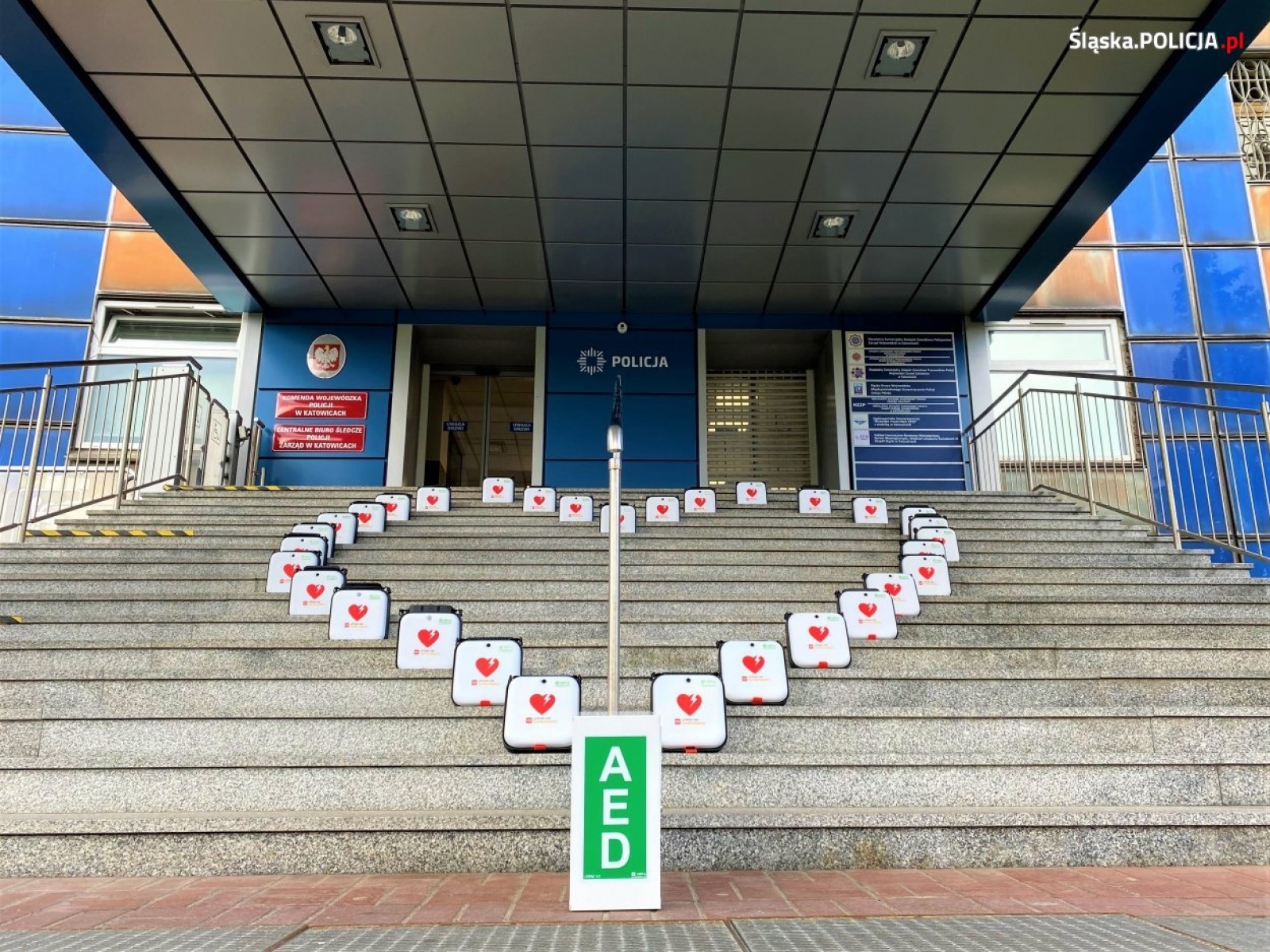 Zdjęcie w galerii na portalu naszraciborz.pl: Ratunek dla życia w zasięgu ręki. Defibrylator w każdej komendzie policji wiadomości z regionu