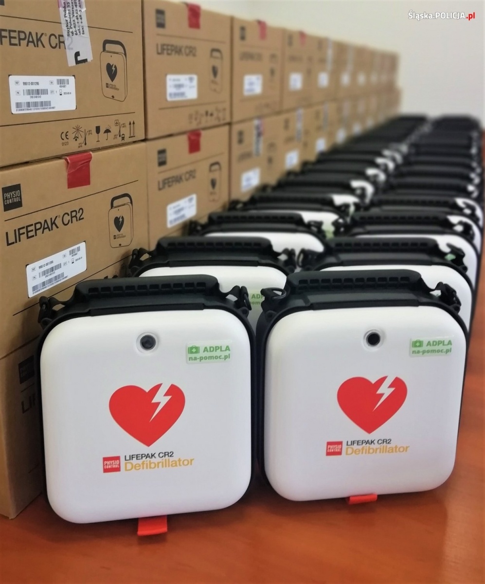 Zdjęcie w galerii na portalu naszraciborz.pl: Ratunek dla życia w zasięgu ręki. Defibrylator w każdej komendzie policji wiadomości z regionu