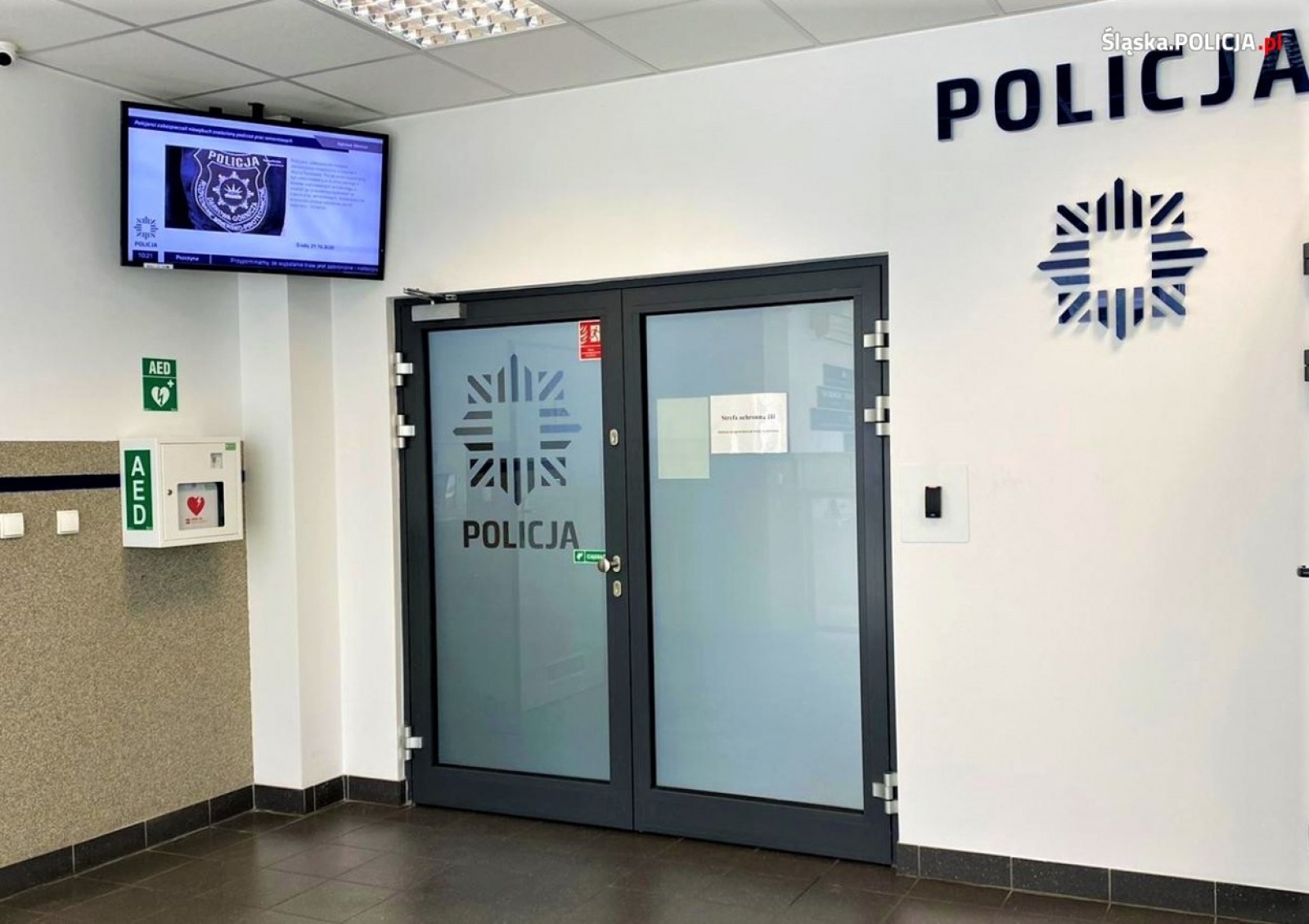 Zdjęcie w galerii na portalu naszraciborz.pl: Ratunek dla życia w zasięgu ręki. Defibrylator w każdej komendzie policji wiadomości z regionu