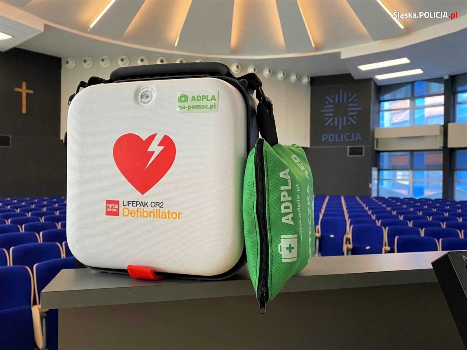 Zdjęcie w galerii na portalu naszraciborz.pl: Ratunek dla życia w zasięgu ręki. Defibrylator w każdej komendzie policji wiadomości z regionu
