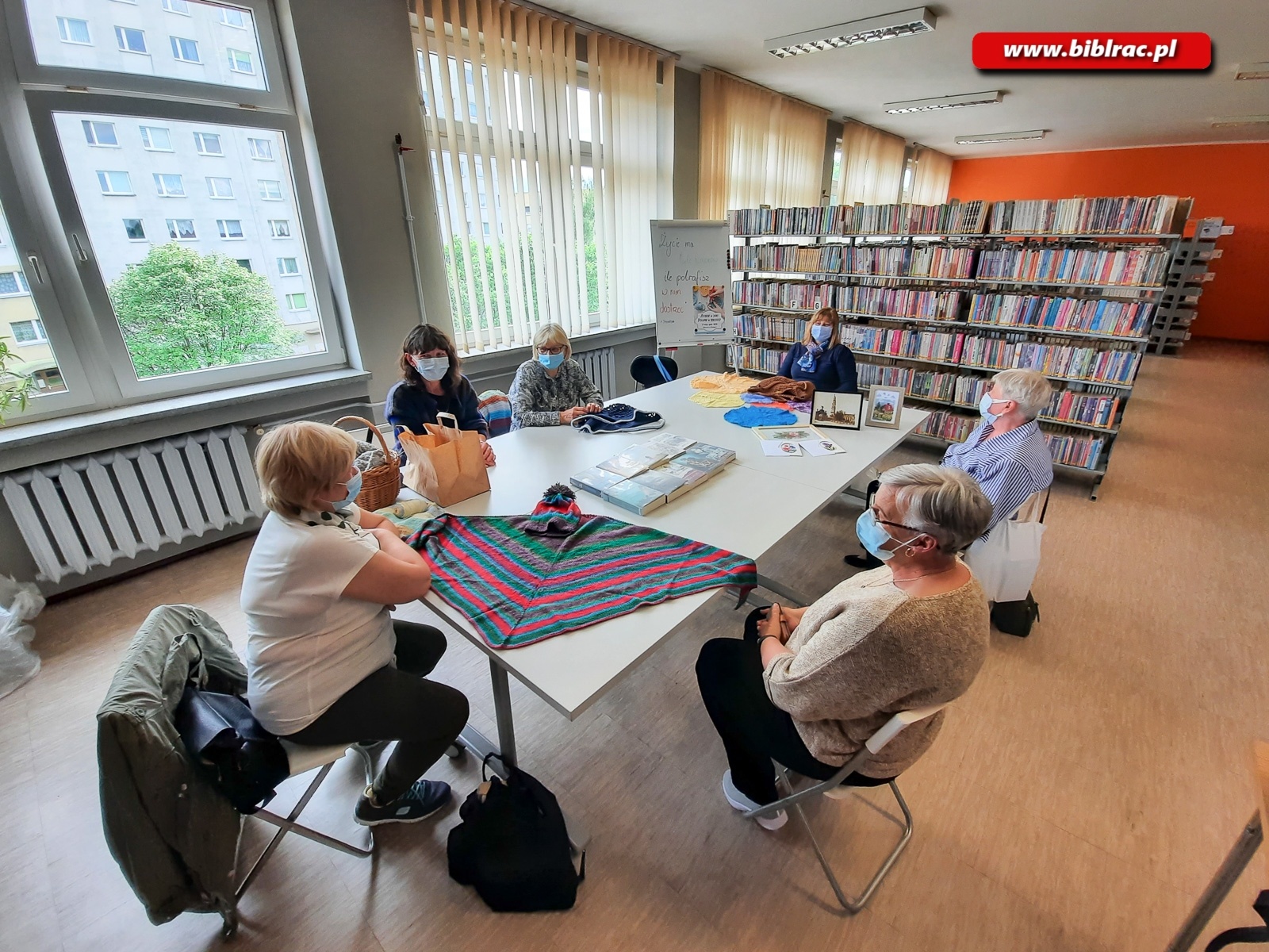 Zdjęcie w galerii na portalu naszraciborz.pl: Zrobione w domu, pokazane w bibliotece znów stacjonarnie! wiadomości z regionu