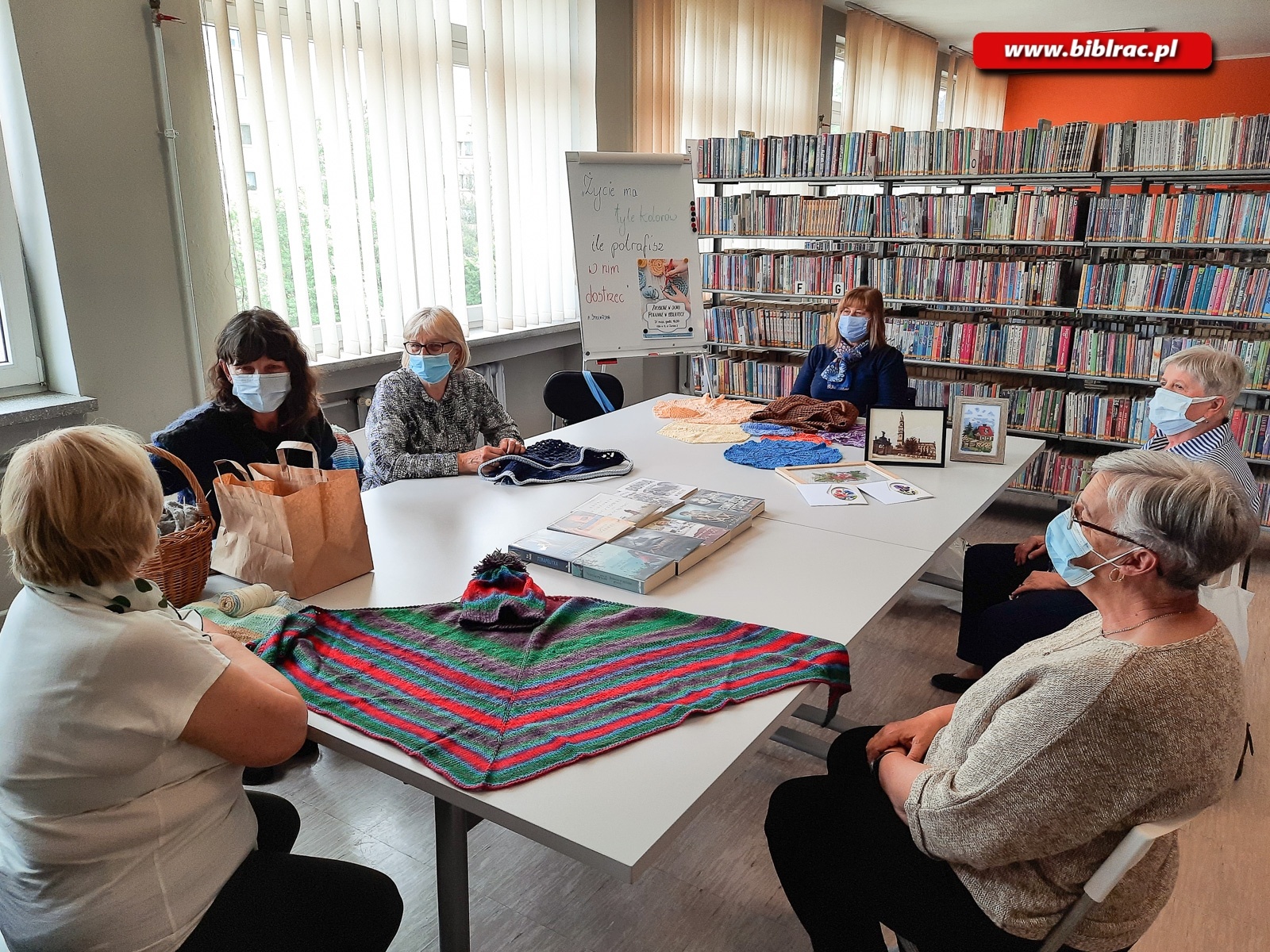 Zdjęcie w galerii na portalu naszraciborz.pl: Zrobione w domu, pokazane w bibliotece znów stacjonarnie! wiadomości z regionu