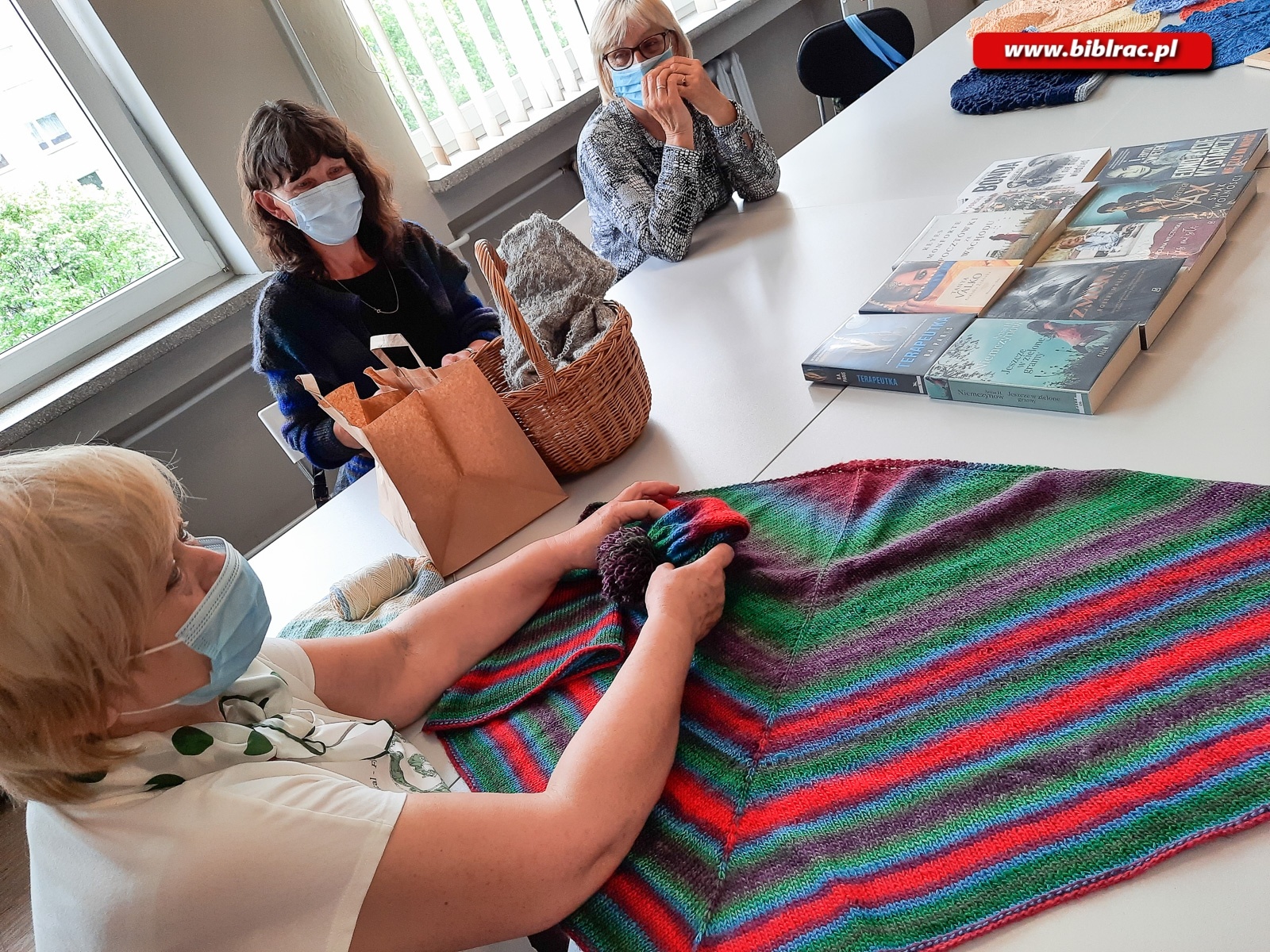 Zdjęcie w galerii na portalu naszraciborz.pl: Zrobione w domu, pokazane w bibliotece znów stacjonarnie! wiadomości z regionu